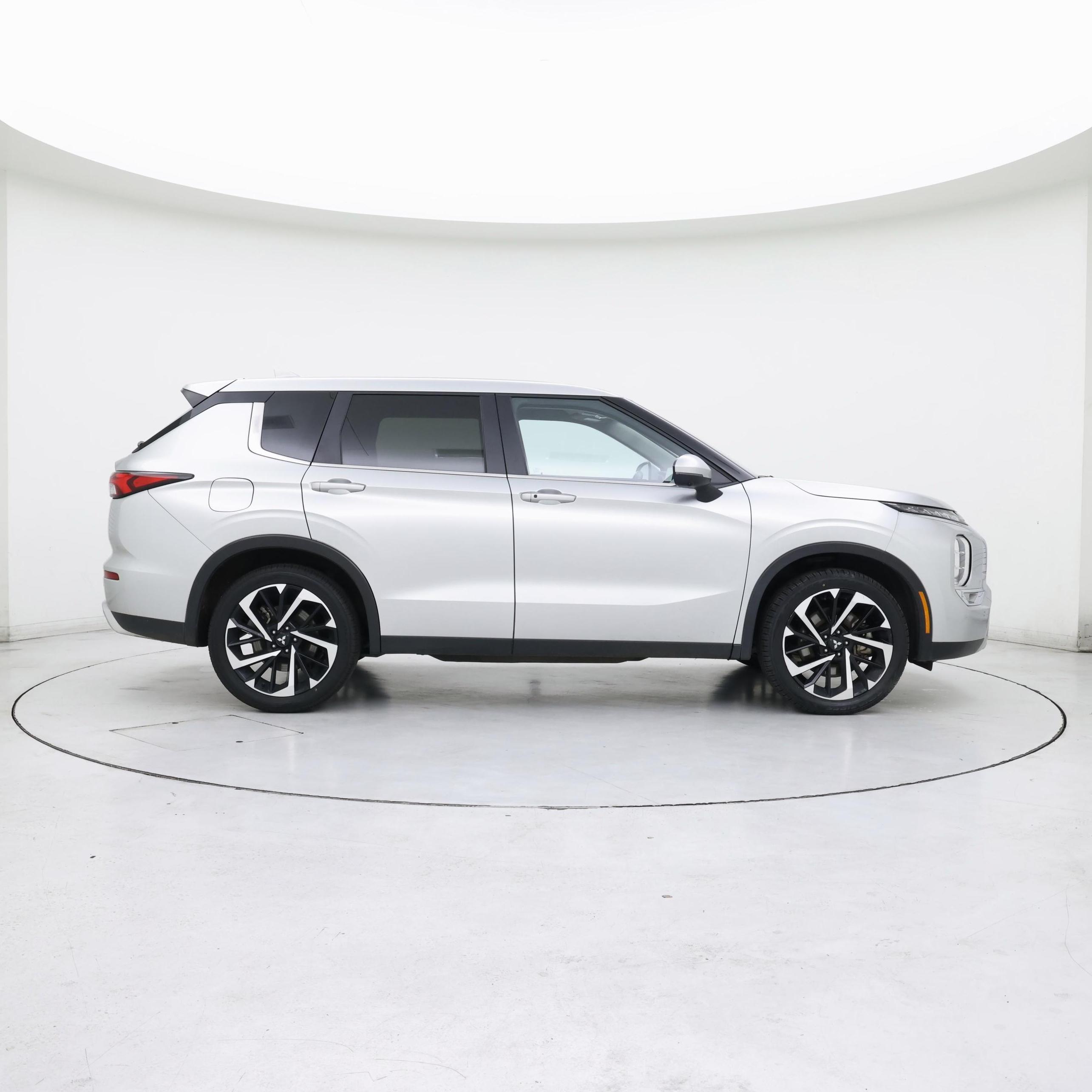 Thumbnail: 2024 Mitsubishi Outlander - 7