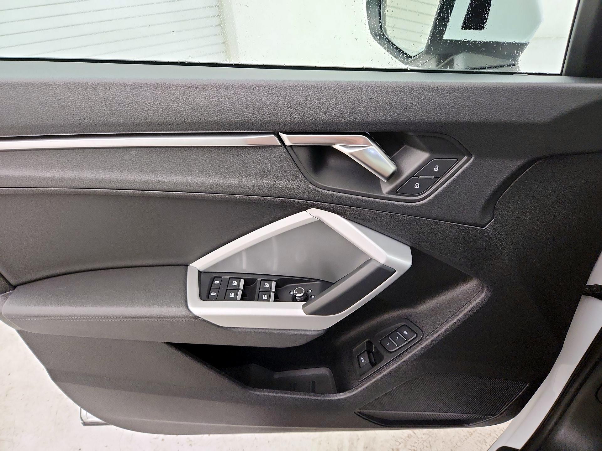 Thumbnail: 2024 Audi Q3 - 12