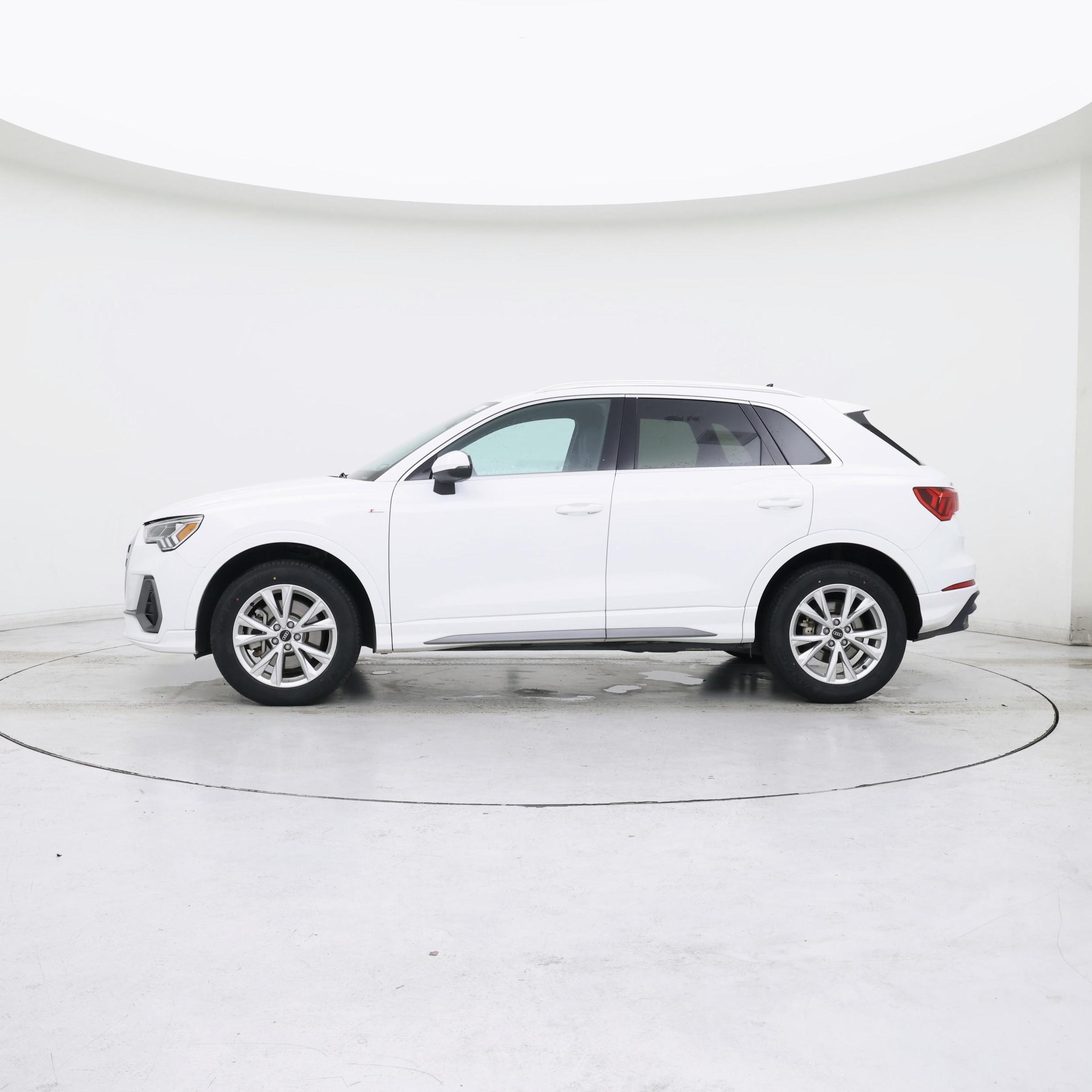 Thumbnail: 2024 Audi Q3 - 3