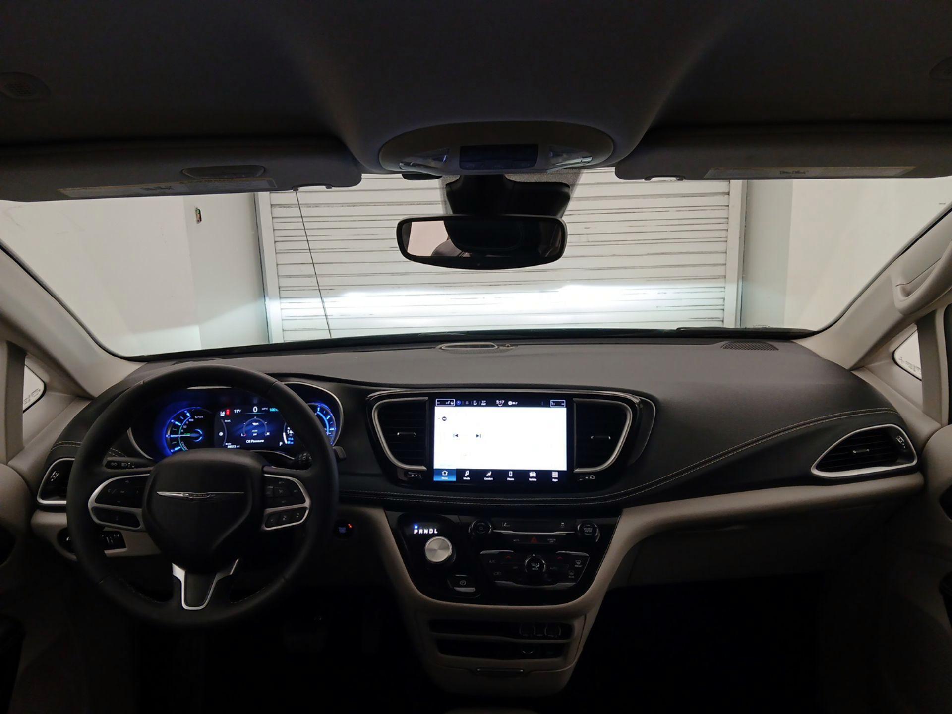 Thumbnail: 2022 Chrysler Pacifica - 9