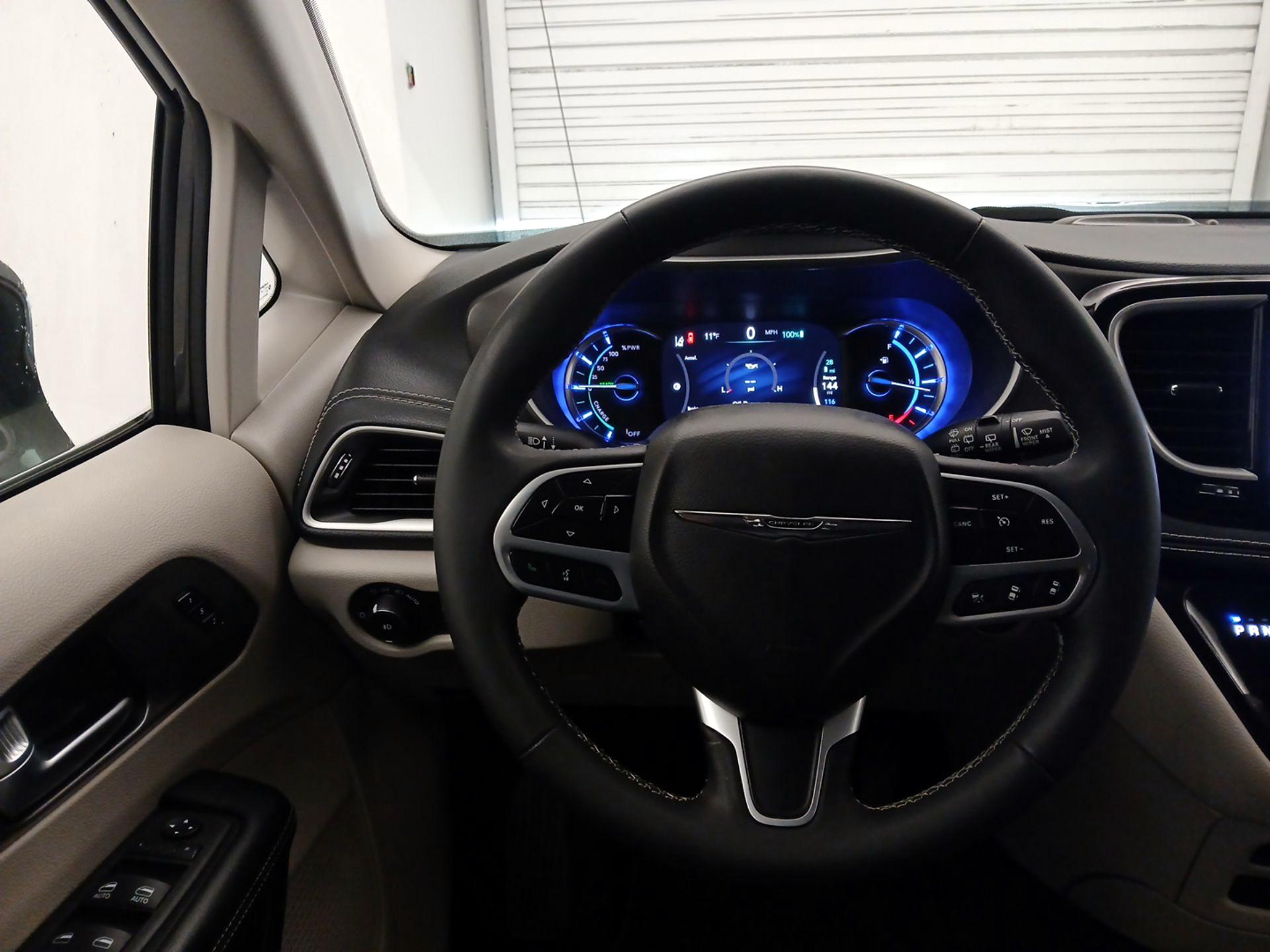 Thumbnail: 2022 Chrysler Pacifica - 10