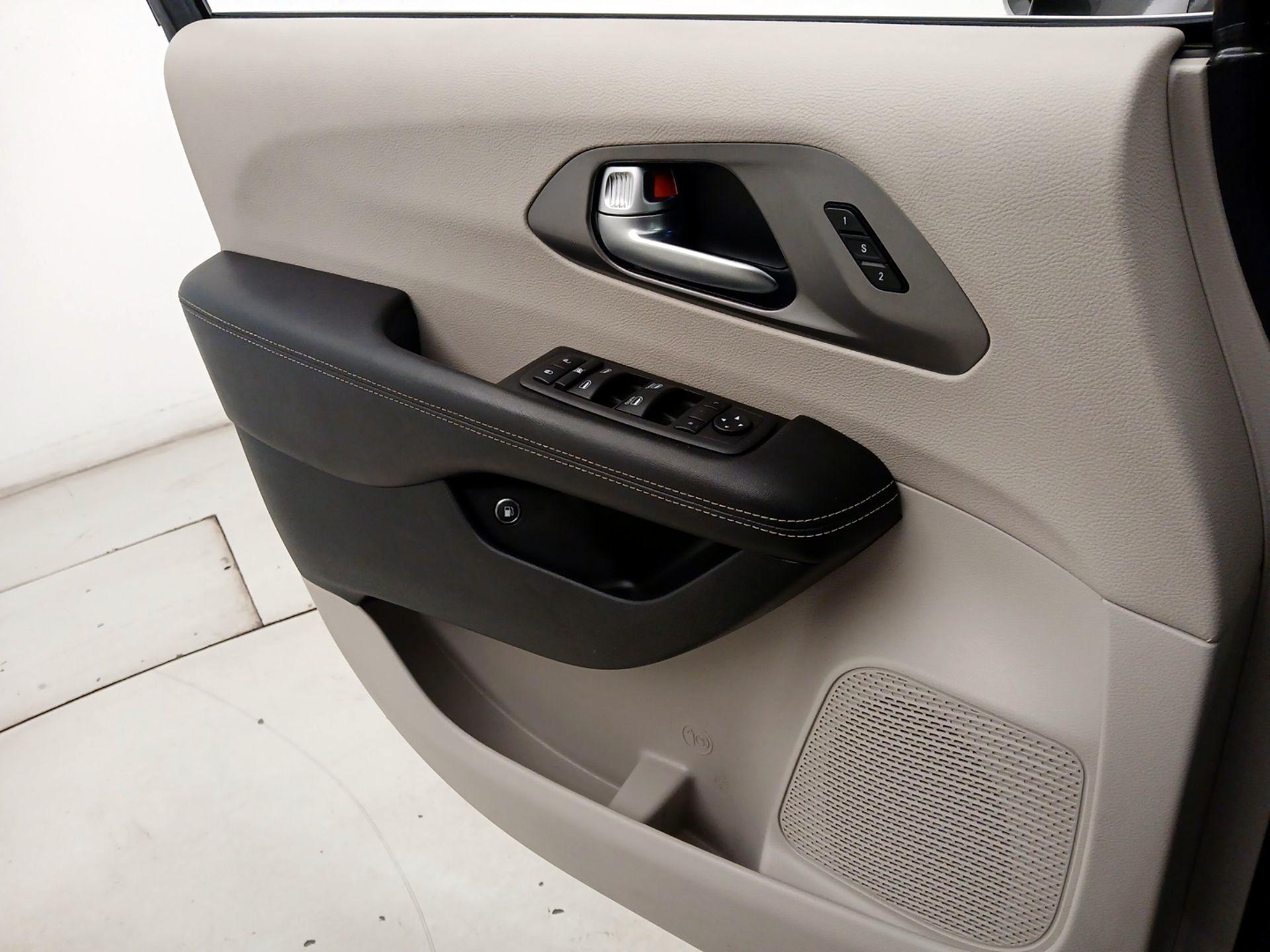 Thumbnail: 2022 Chrysler Pacifica - 12