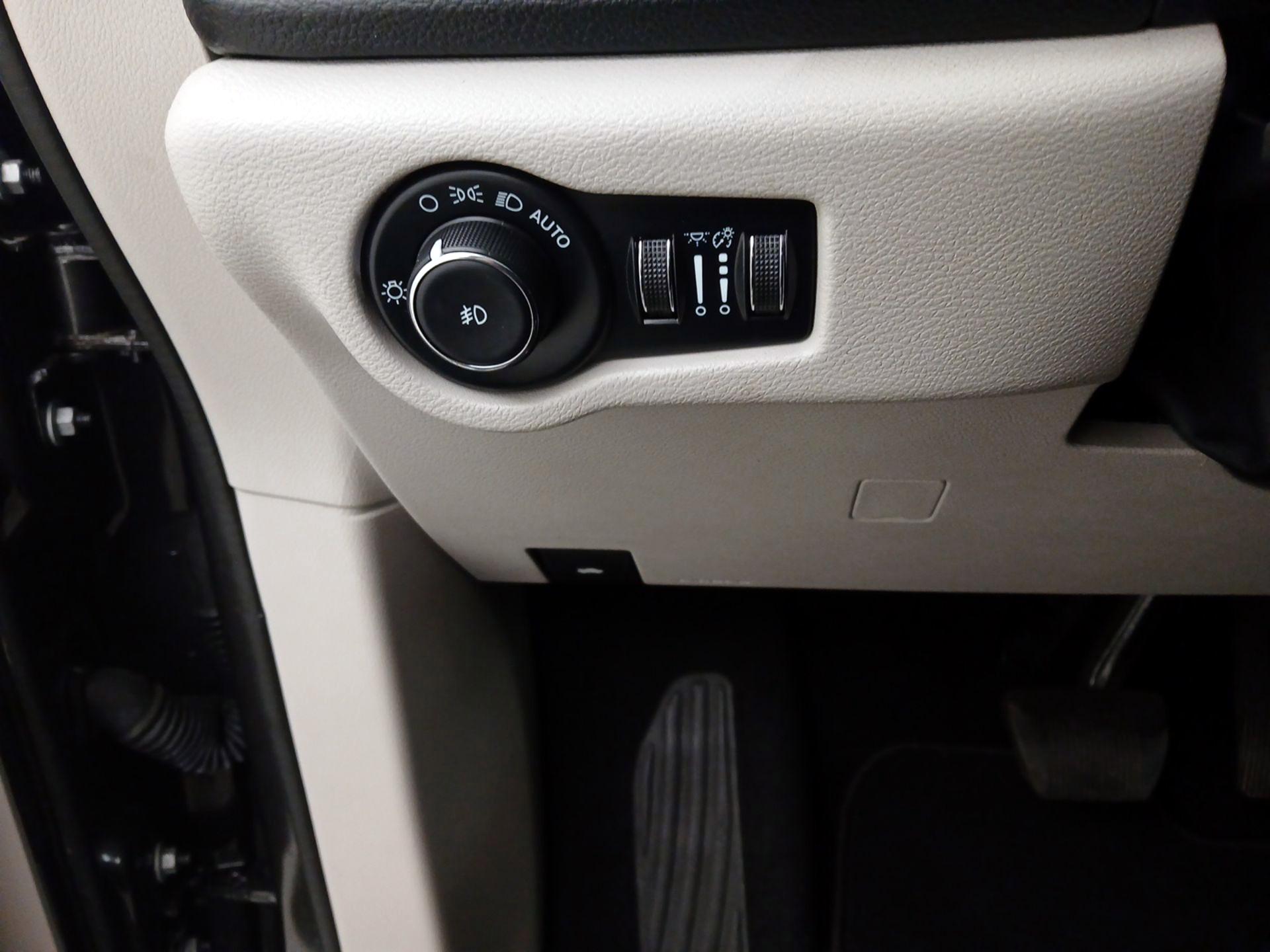 Thumbnail: 2022 Chrysler Pacifica - 13