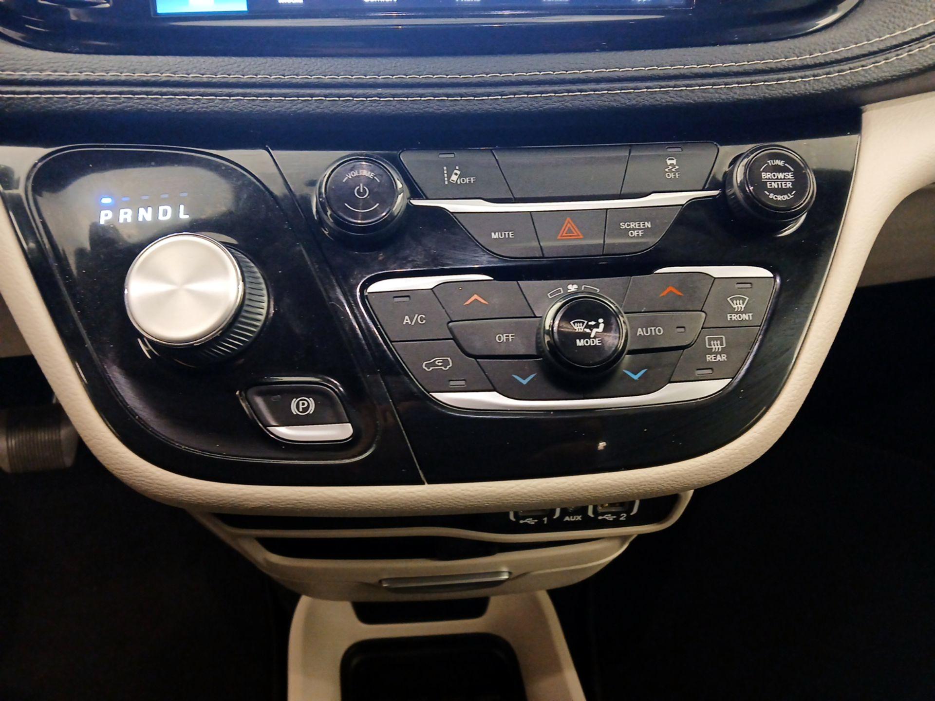 Thumbnail: 2022 Chrysler Pacifica - 16