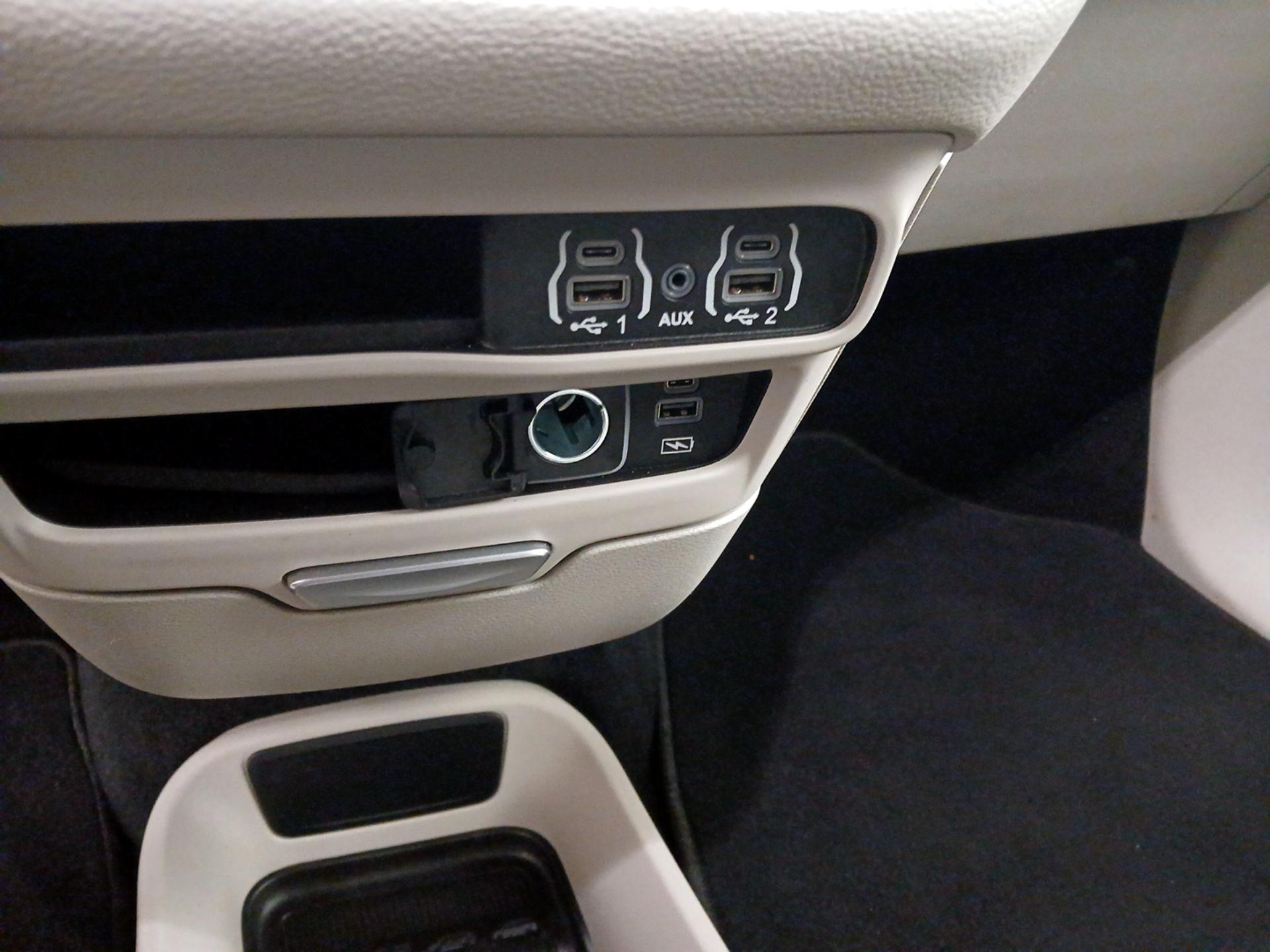 Thumbnail: 2022 Chrysler Pacifica - 18