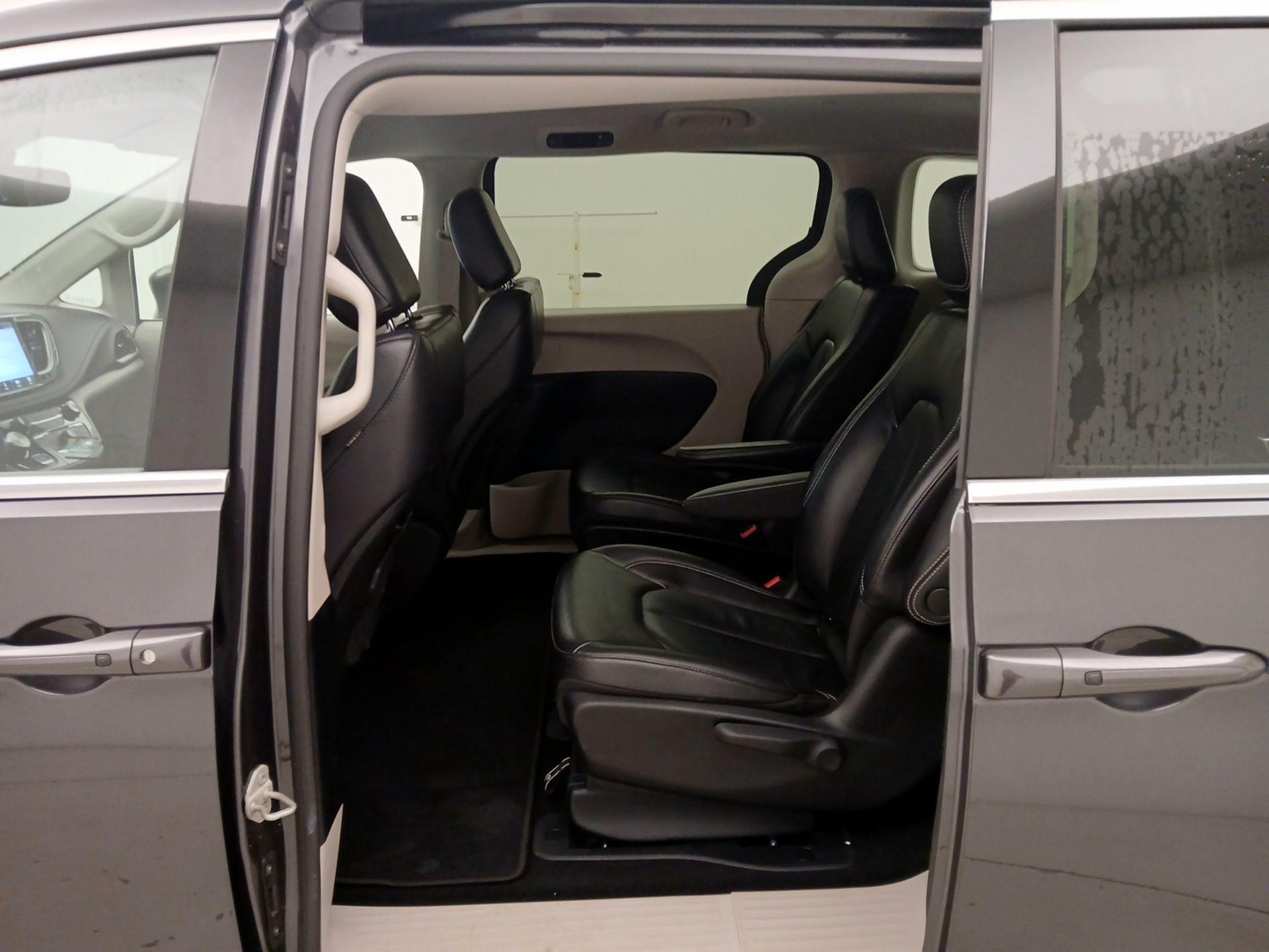 Thumbnail: 2022 Chrysler Pacifica - 19