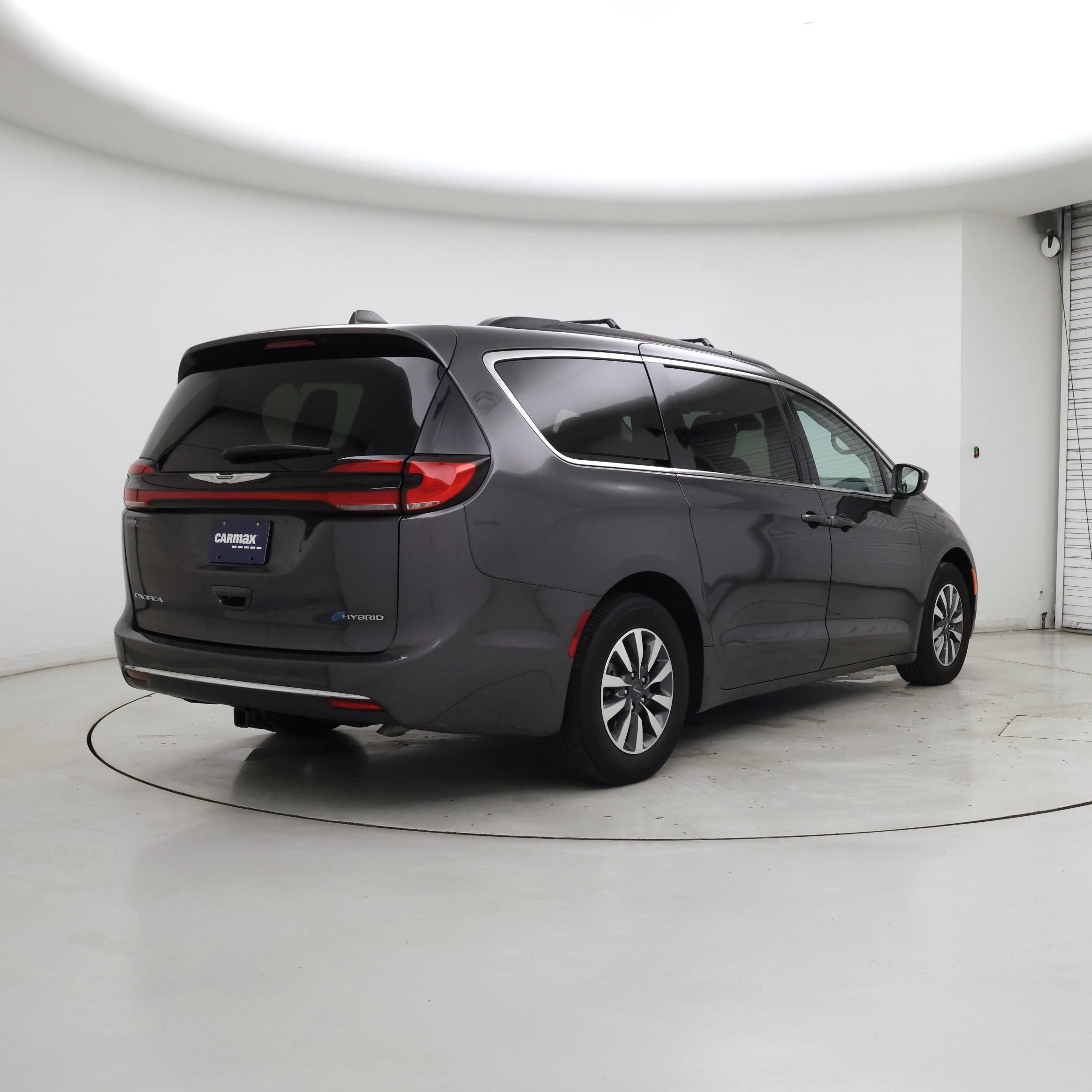 Thumbnail: 2022 Chrysler Pacifica - 8