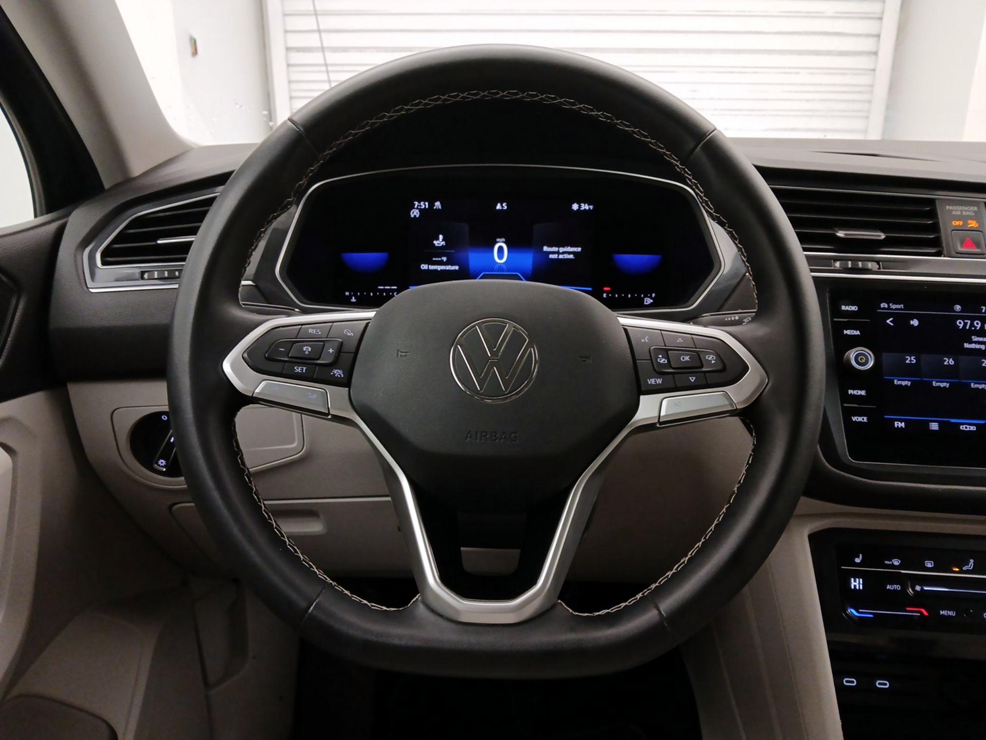 Thumbnail: 2023 Volkswagen Tiguan - 10