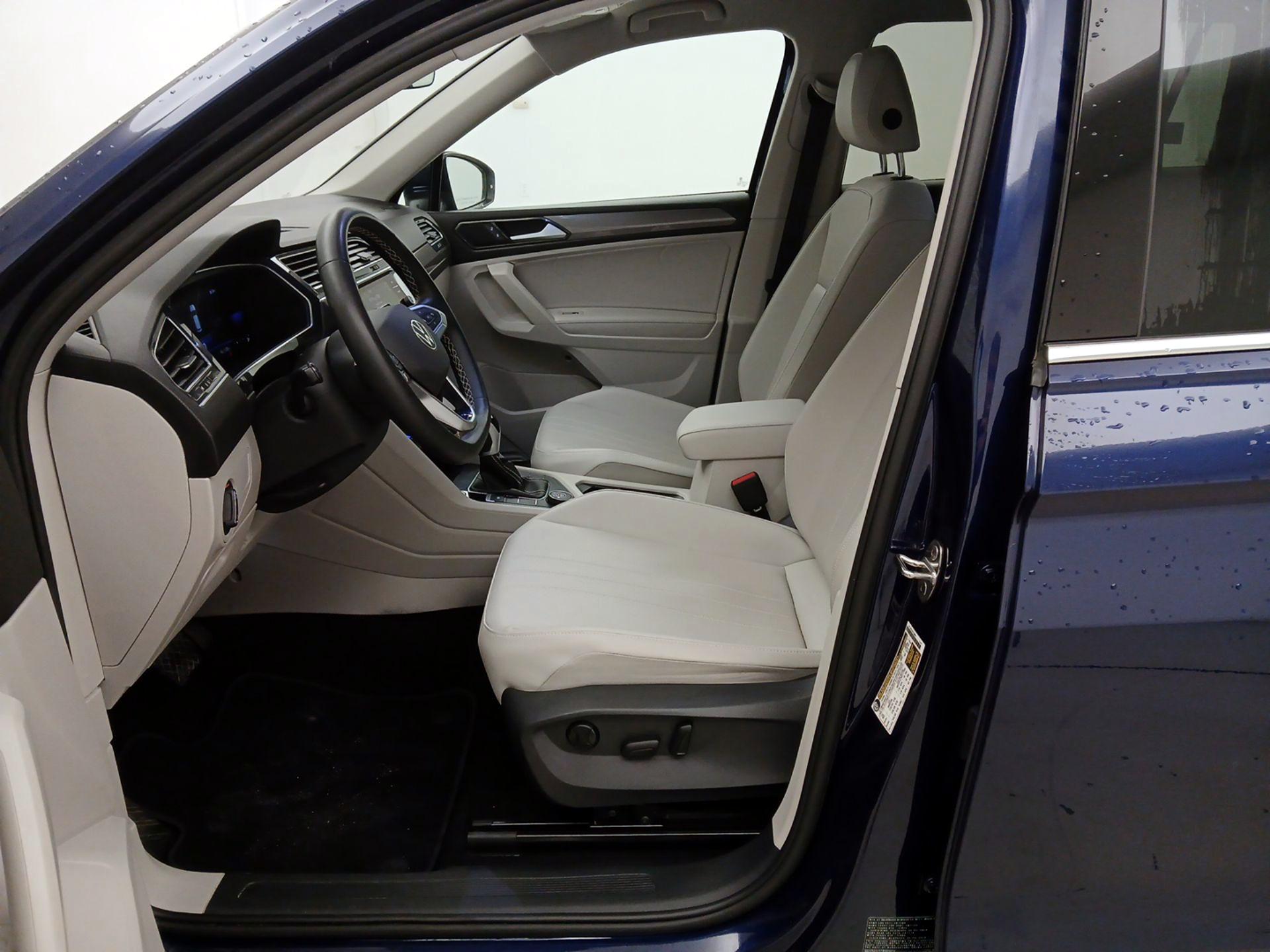 Thumbnail: 2023 Volkswagen Tiguan - 11