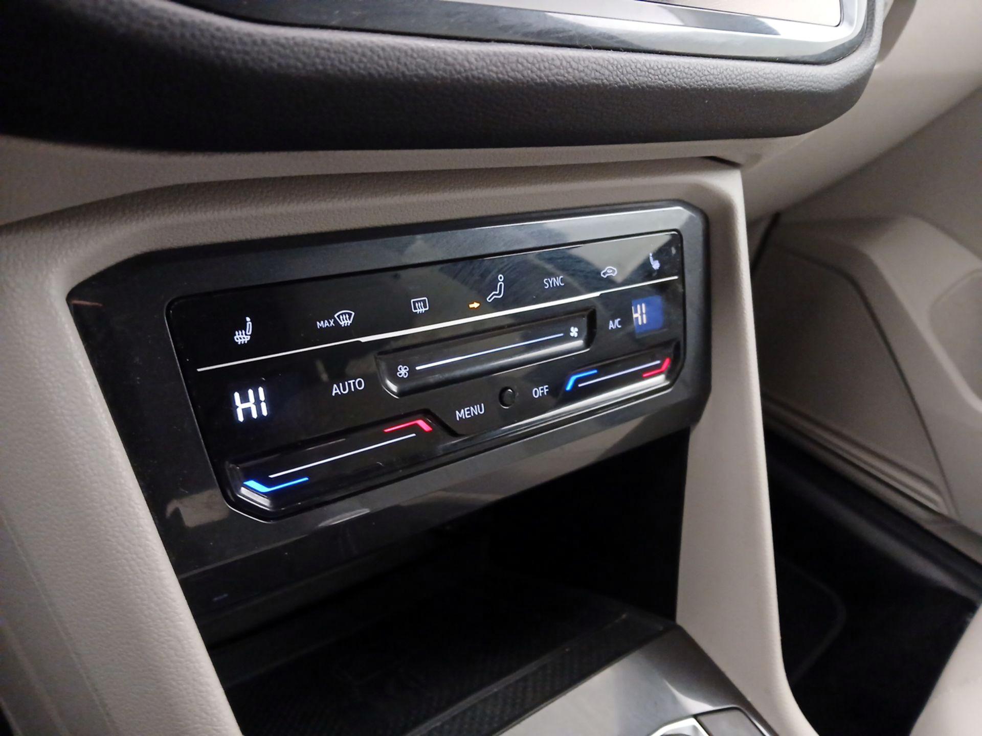 Thumbnail: 2023 Volkswagen Tiguan - 16