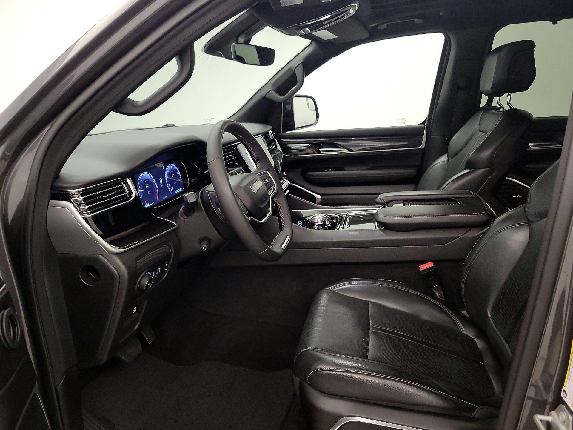 Thumbnail: 2023 Jeep Wagoneer - 11