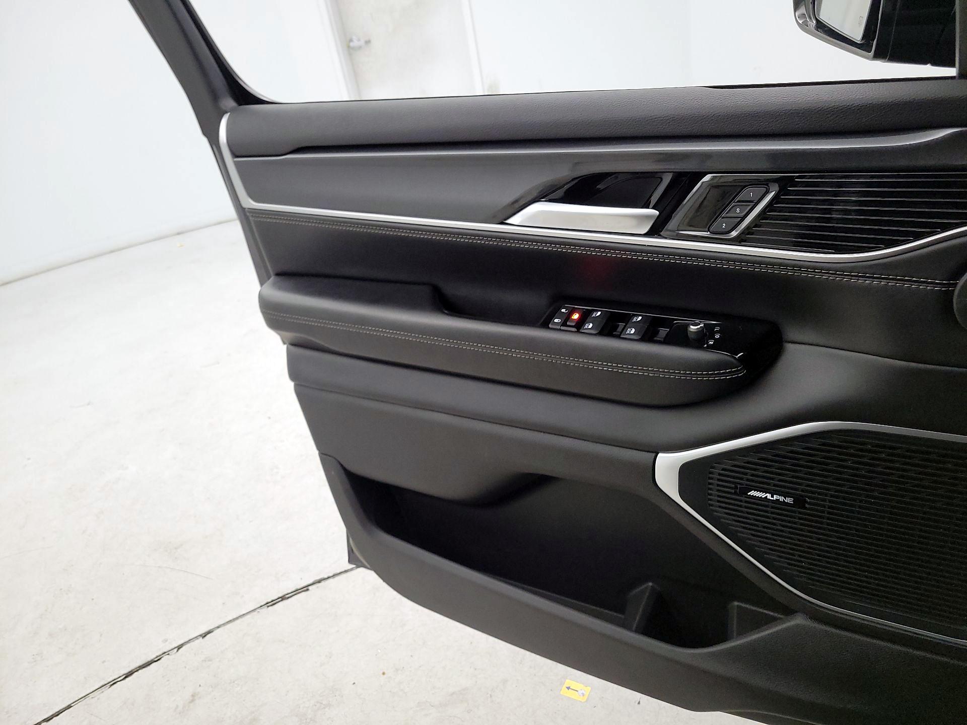 Thumbnail: 2023 Jeep Wagoneer - 12