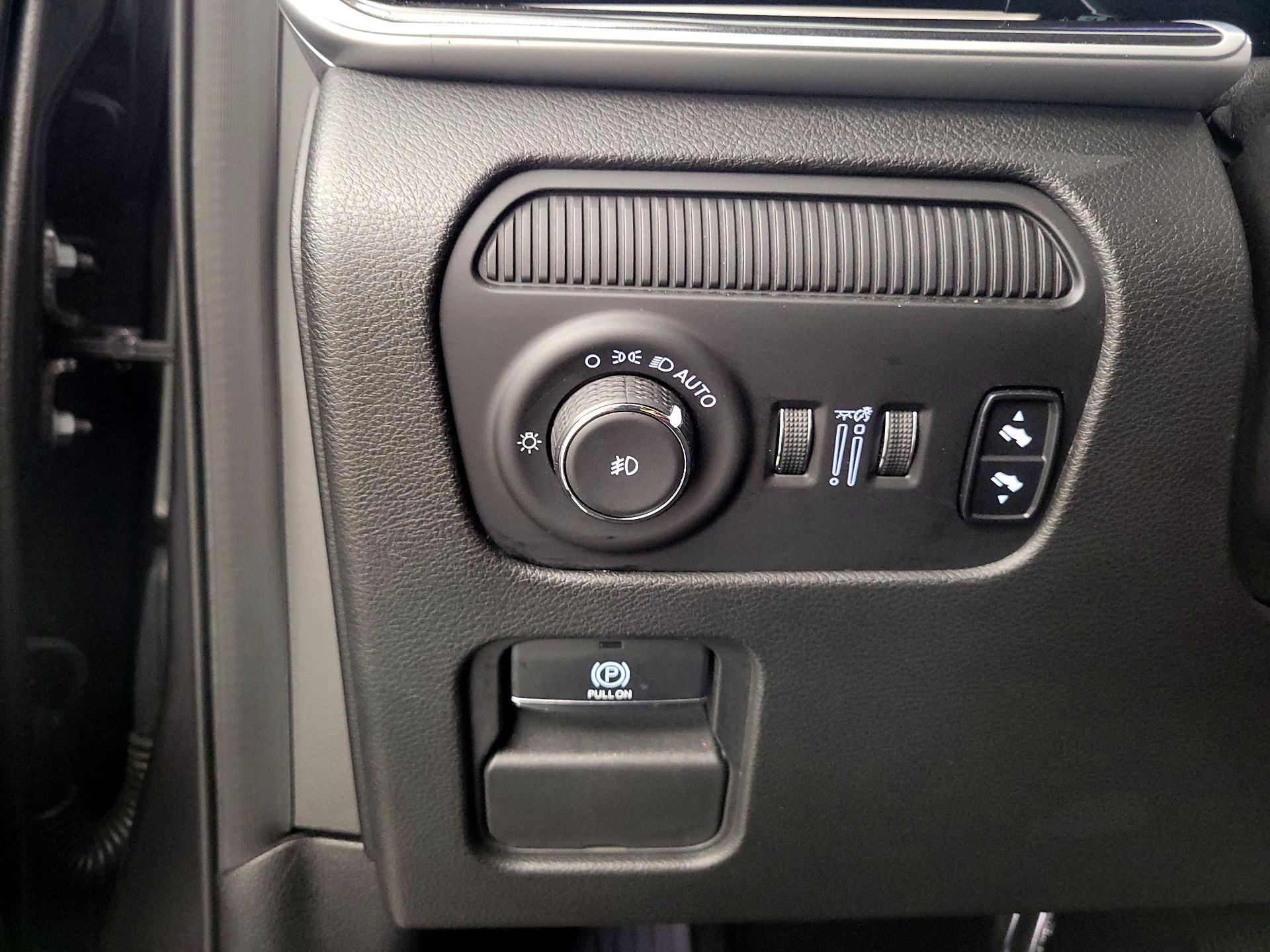 Thumbnail: 2023 Jeep Wagoneer - 13