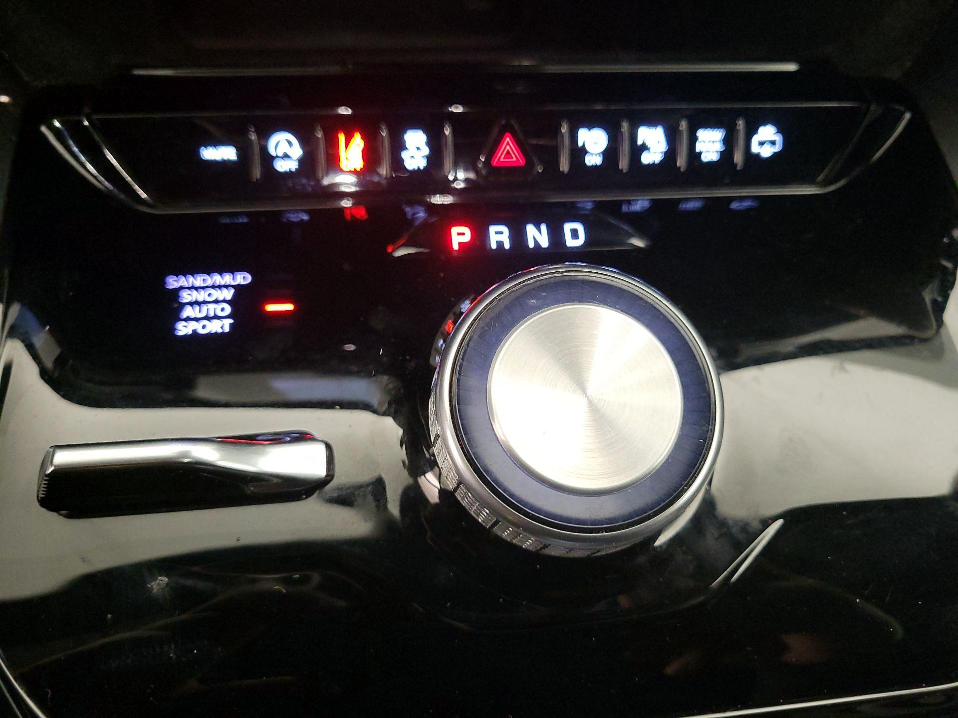 Thumbnail: 2023 Jeep Wagoneer - 17