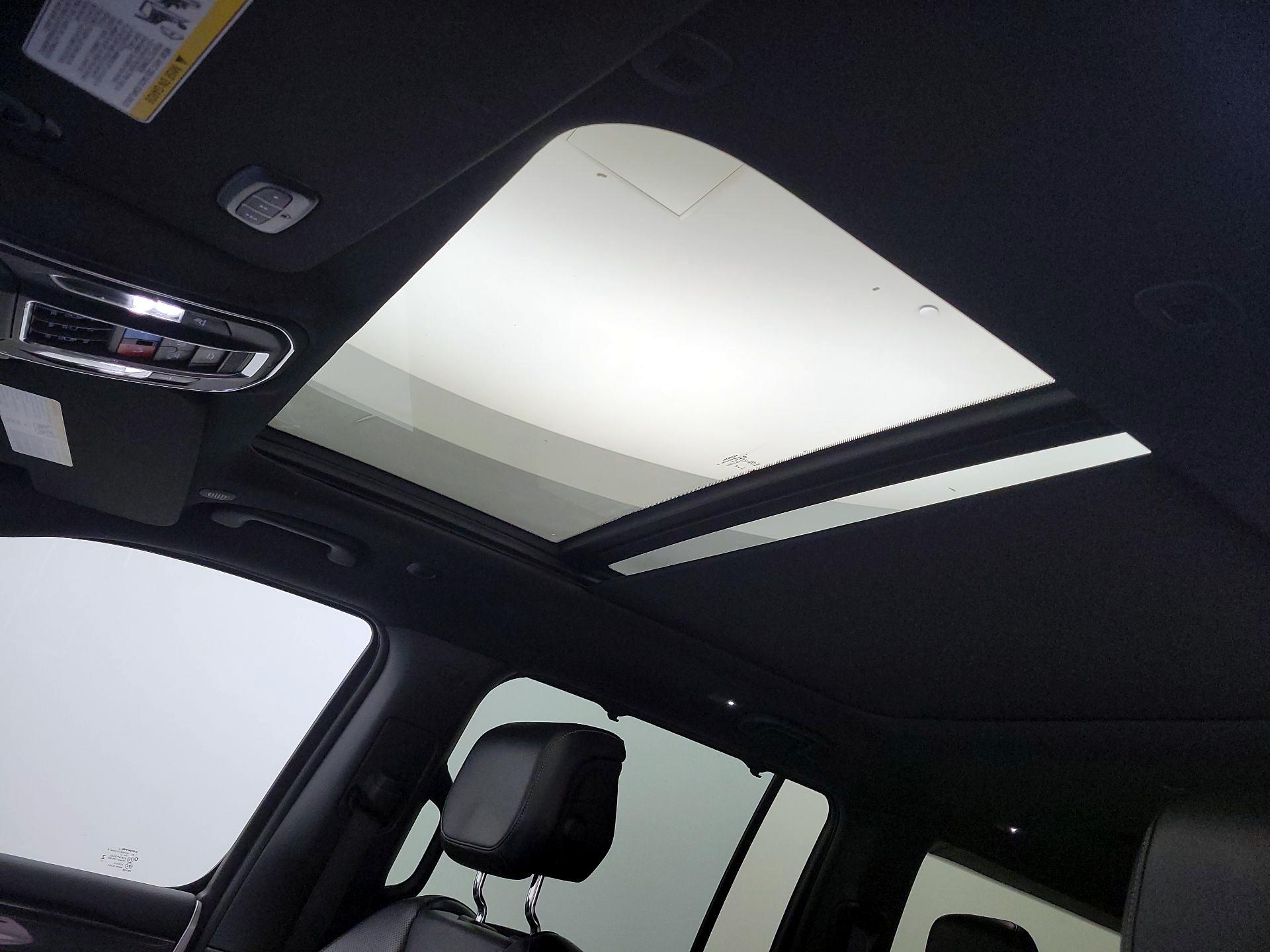 Thumbnail: 2023 Jeep Wagoneer - 19