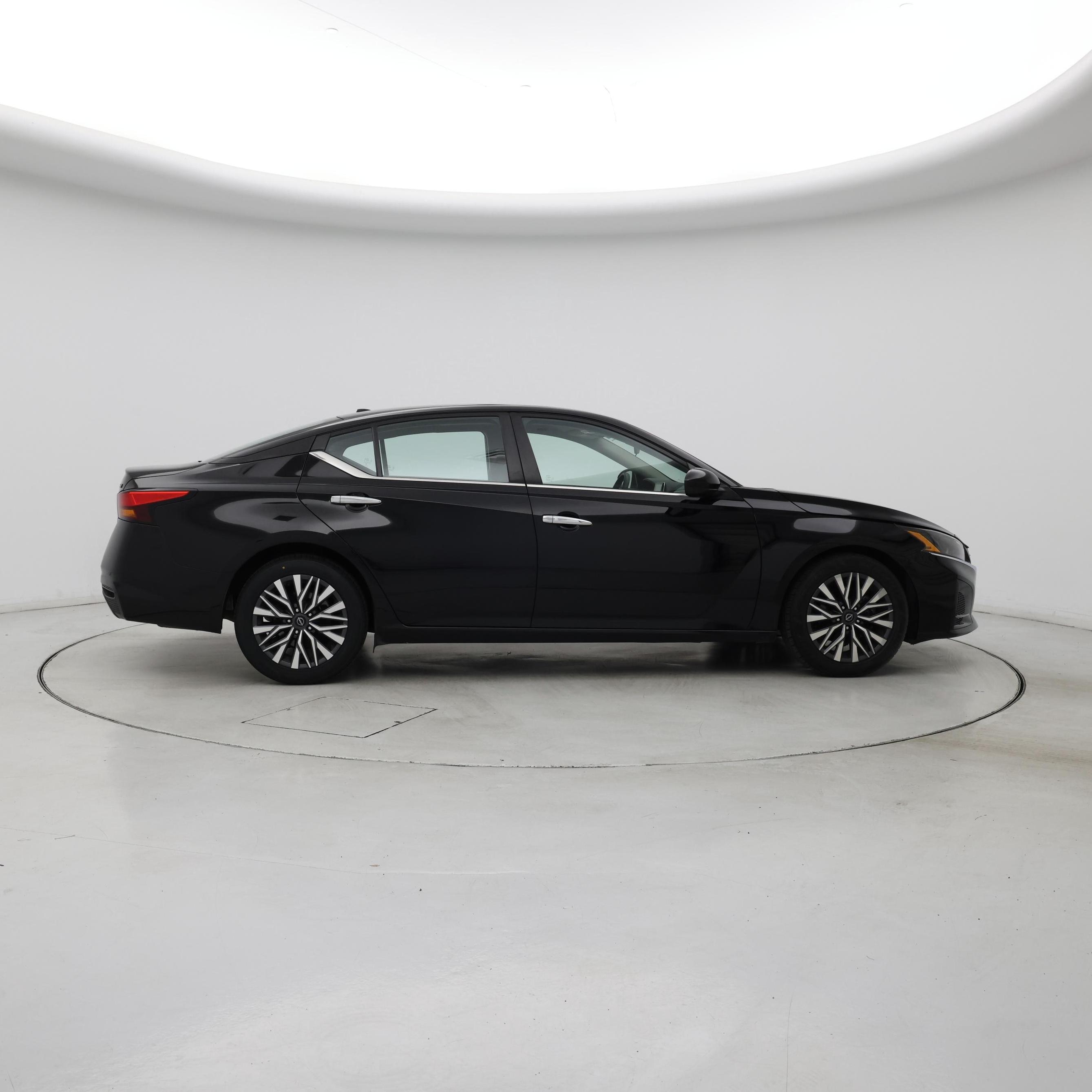 Thumbnail: 2023 Nissan Altima - 7