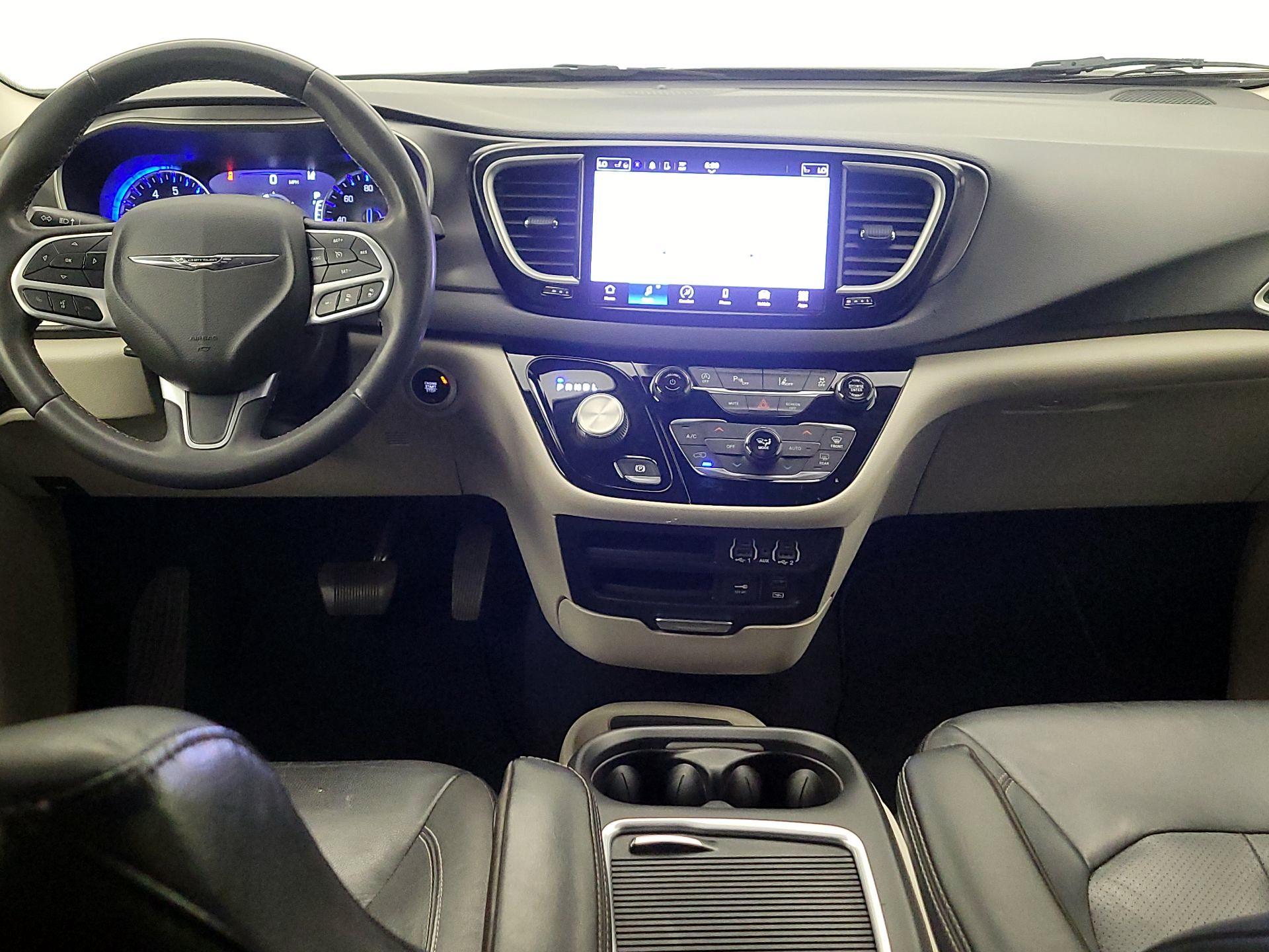 Thumbnail: 2022 Chrysler Pacifica - 9