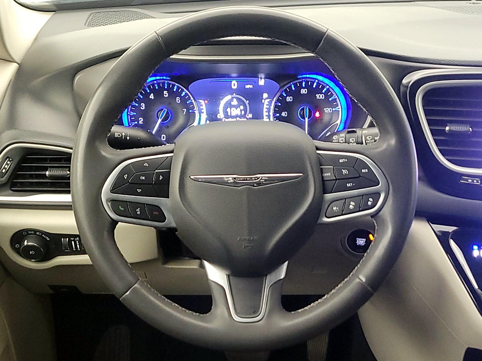 Thumbnail: 2022 Chrysler Pacifica - 10