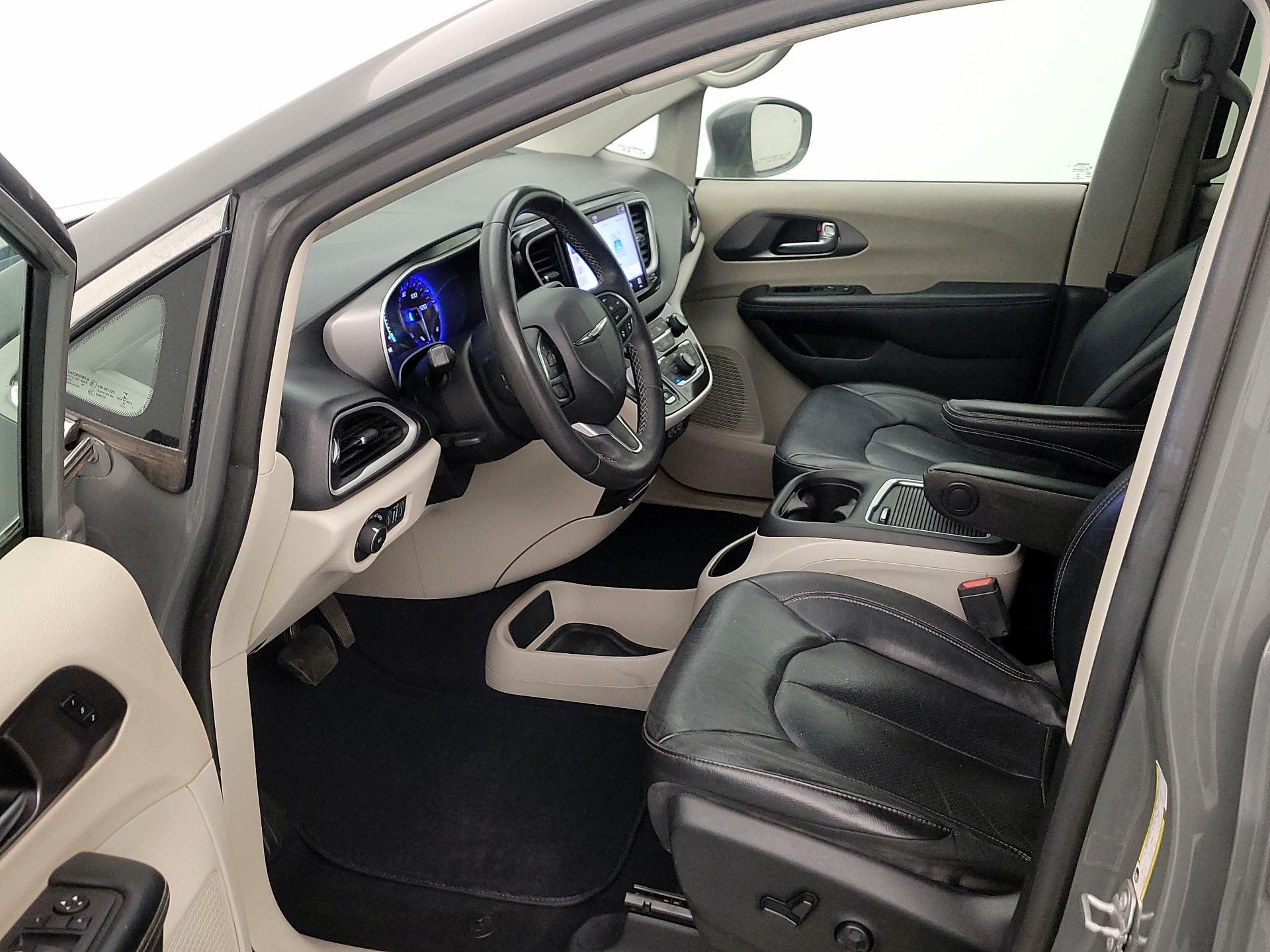 Thumbnail: 2022 Chrysler Pacifica - 11