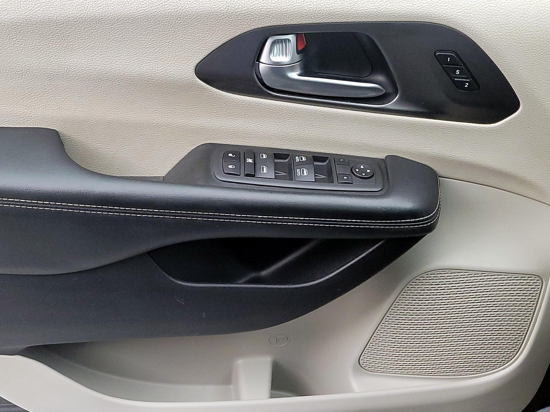 Thumbnail: 2022 Chrysler Pacifica - 12