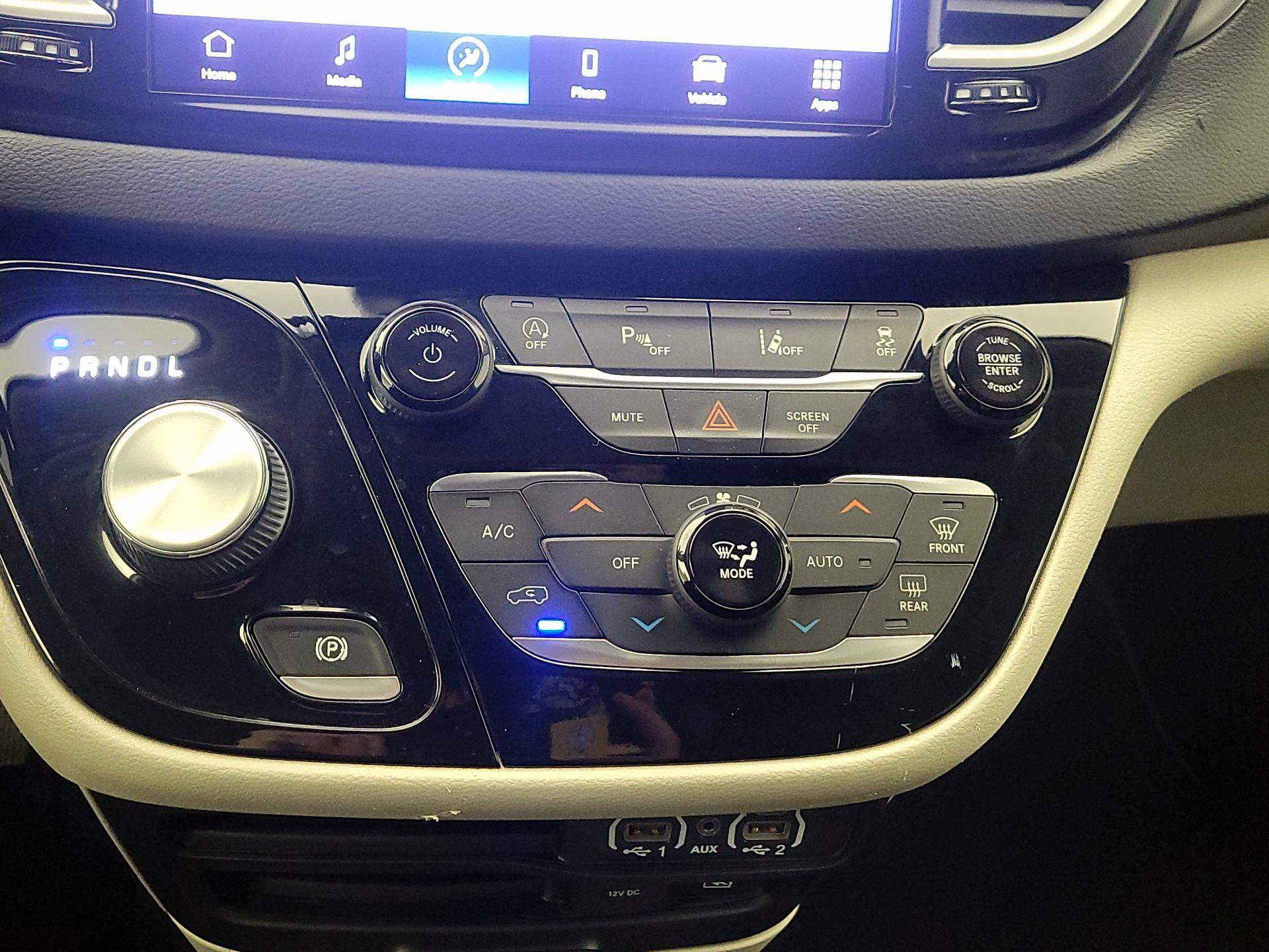 Thumbnail: 2022 Chrysler Pacifica - 16