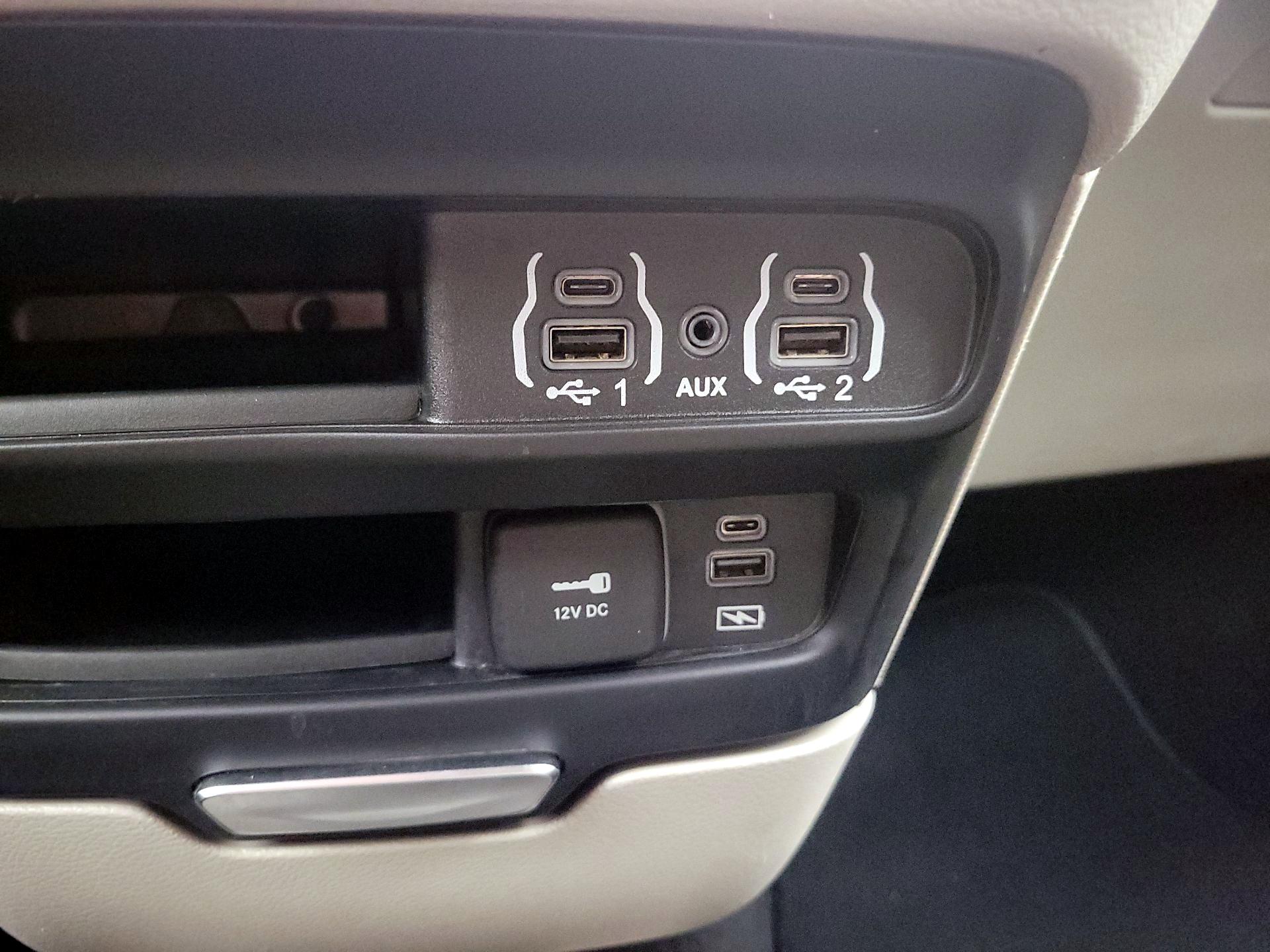 Thumbnail: 2022 Chrysler Pacifica - 18