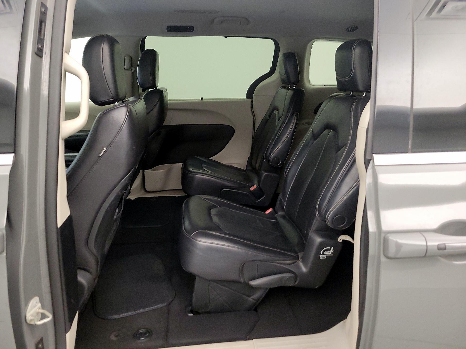 Thumbnail: 2022 Chrysler Pacifica - 19