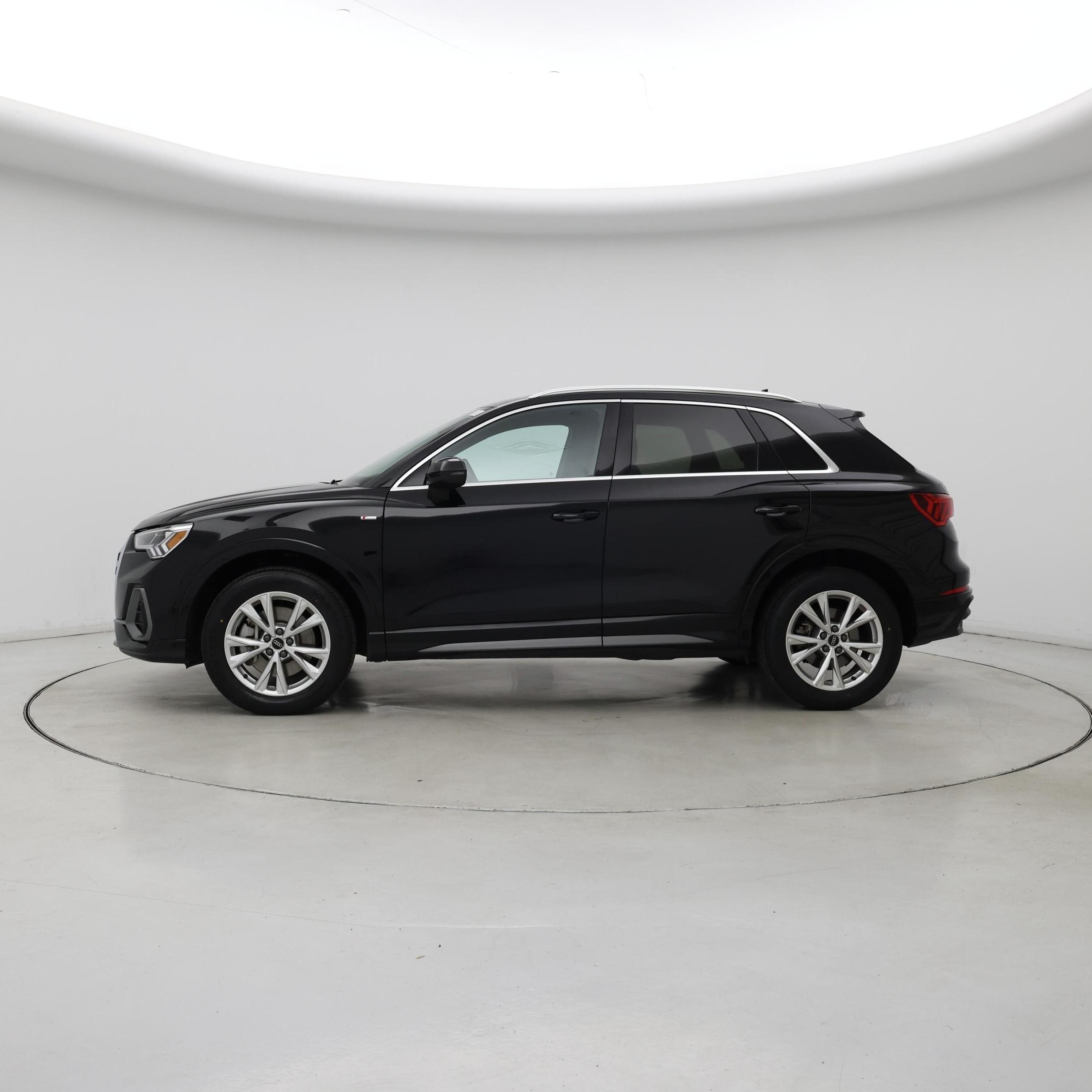 Thumbnail: 2023 Audi Q3 - 3