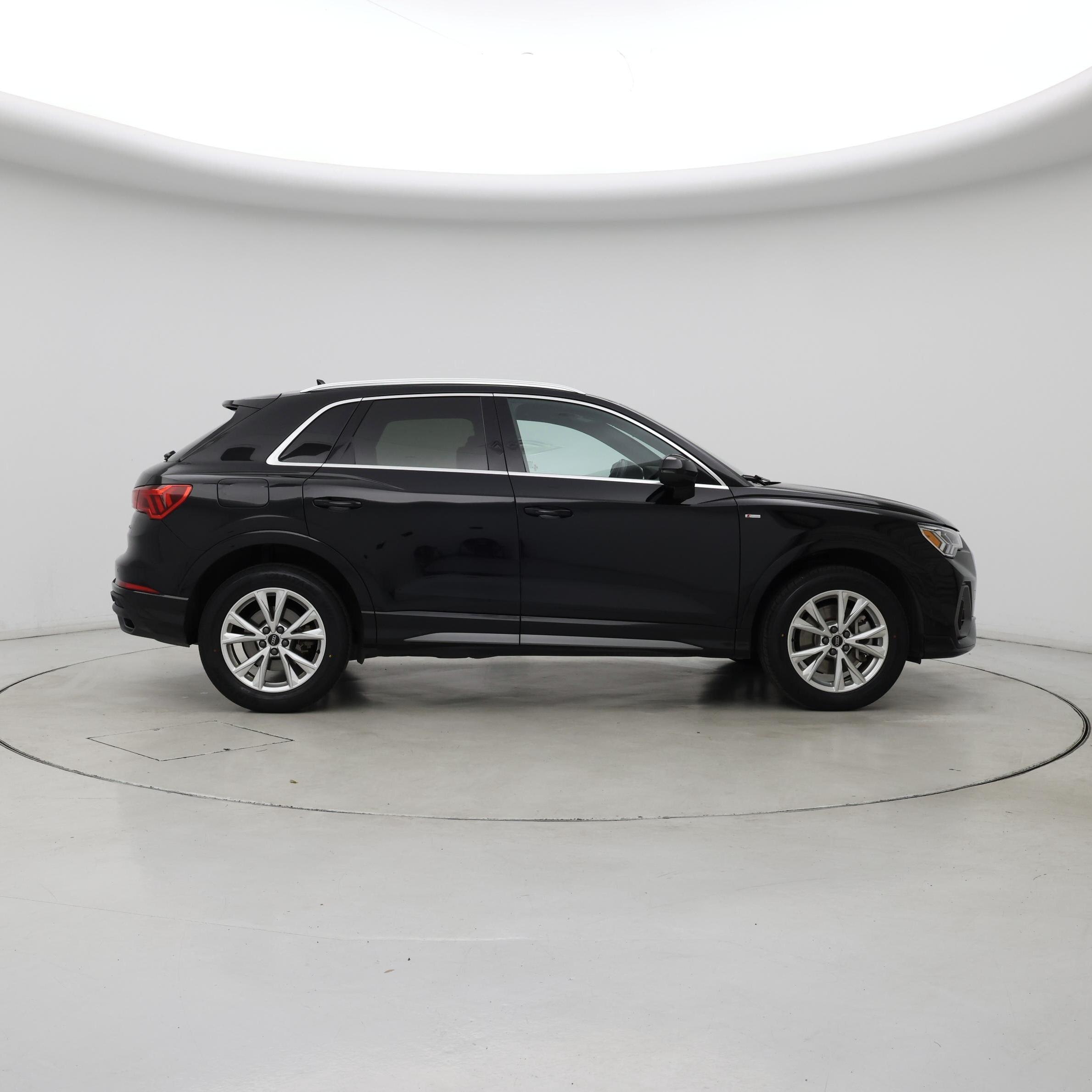 Thumbnail: 2023 Audi Q3 - 7