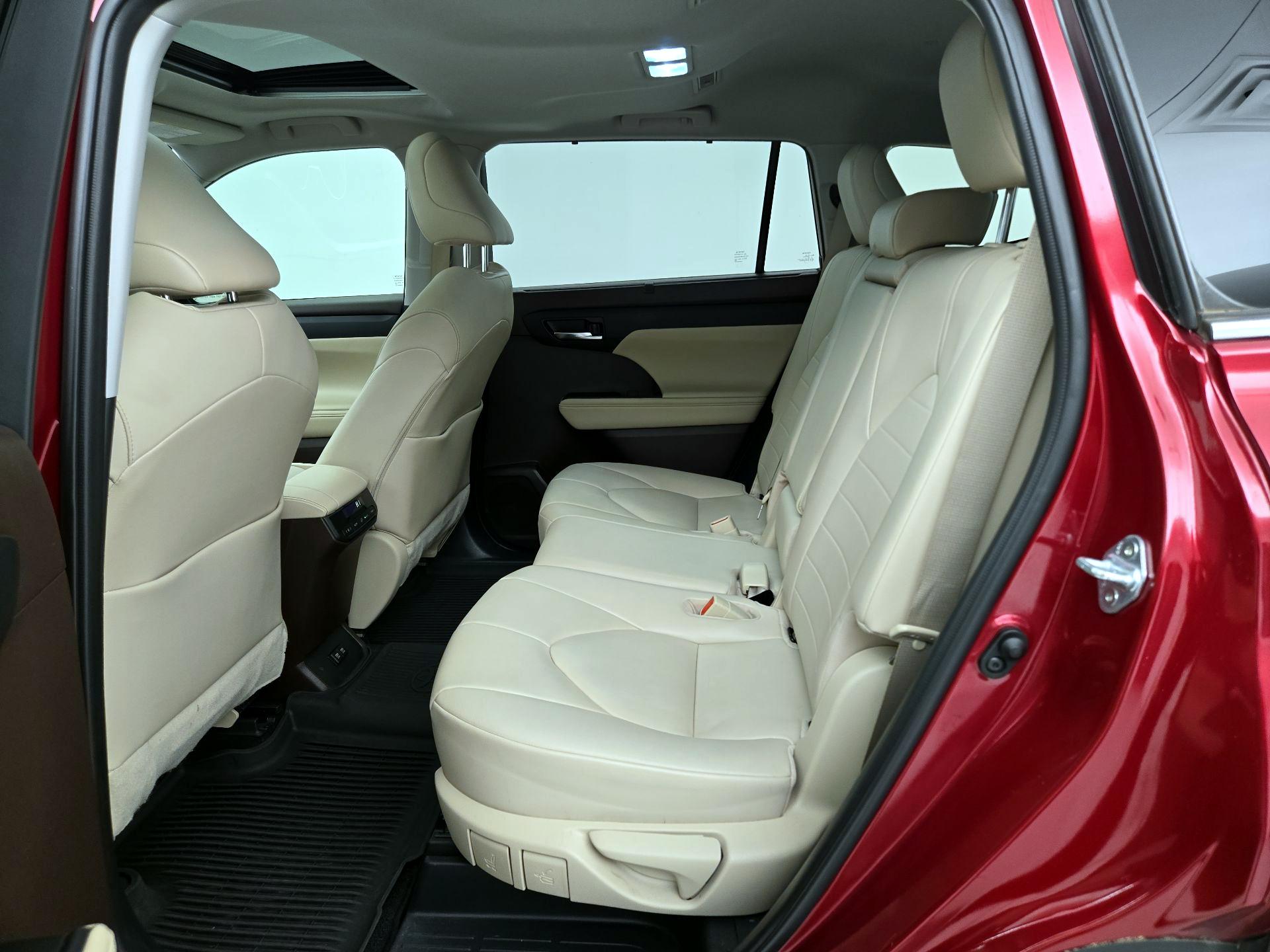 Thumbnail: 2021 Toyota Highlander - 20