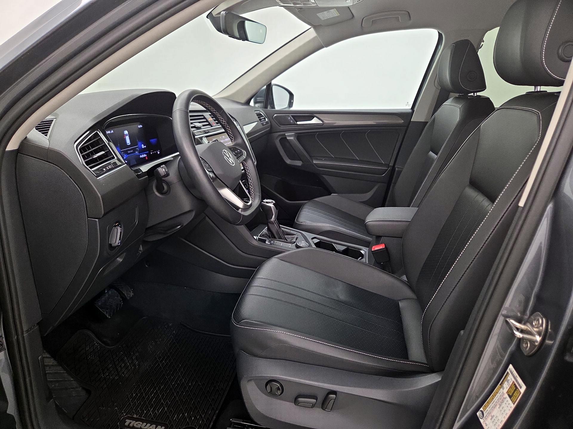 Thumbnail: 2022 Volkswagen Tiguan - 11