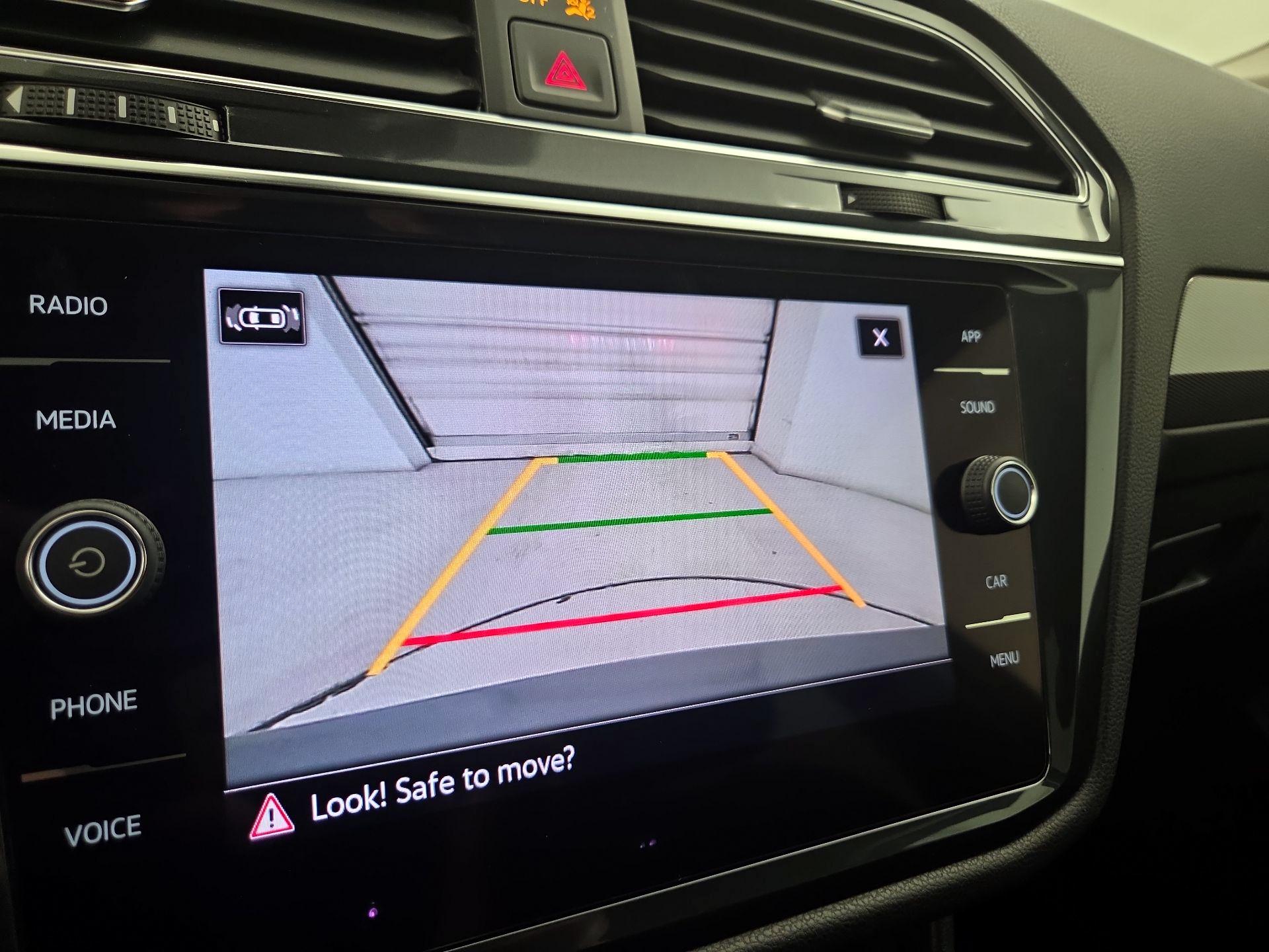 Thumbnail: 2022 Volkswagen Tiguan - 14