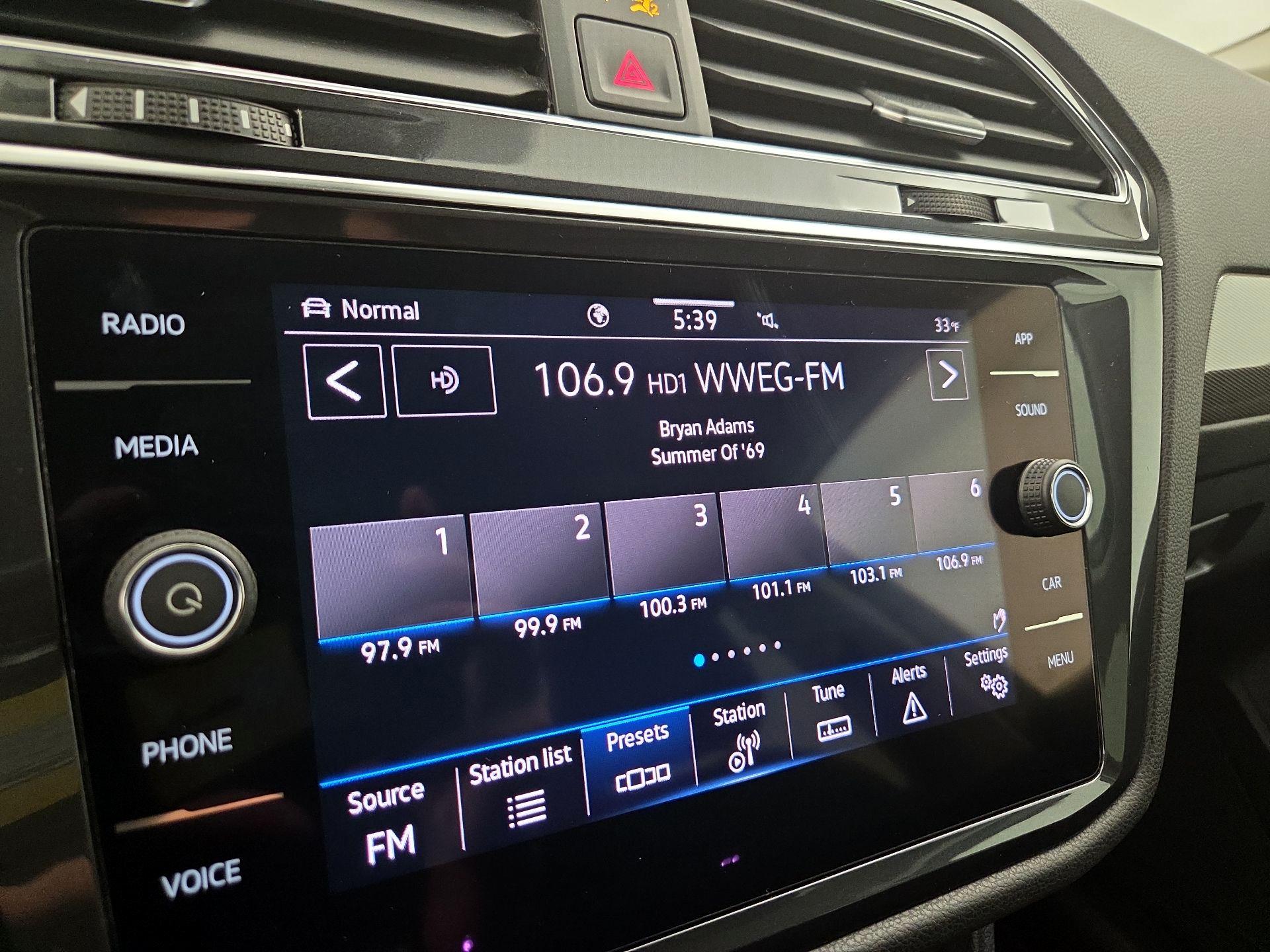 Thumbnail: 2022 Volkswagen Tiguan - 15