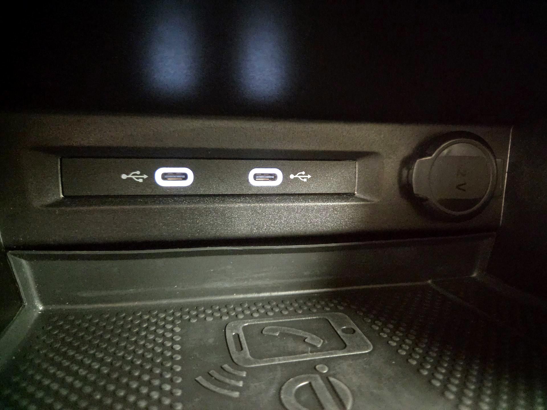 Thumbnail: 2022 Volkswagen Tiguan - 18