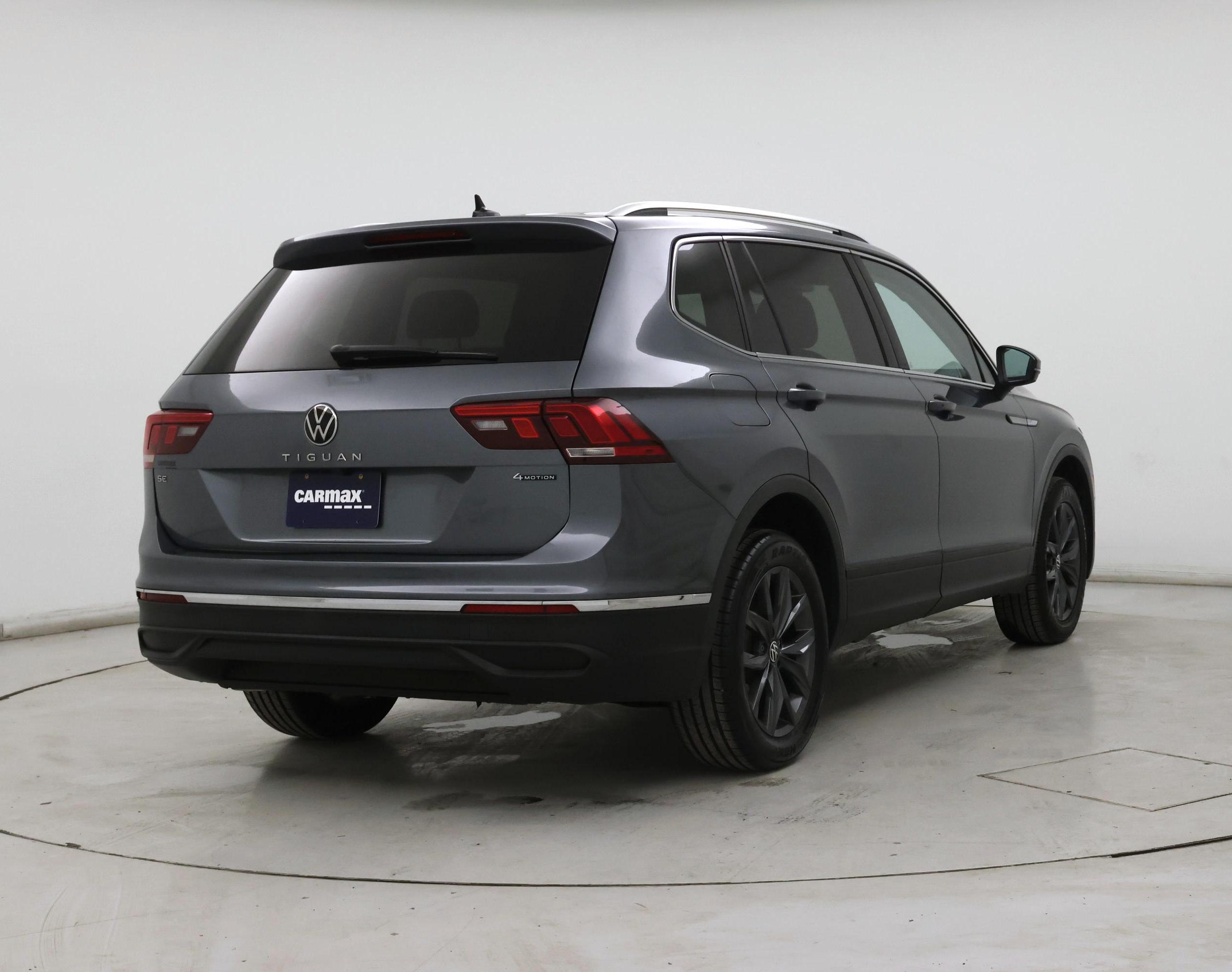 Thumbnail: 2022 Volkswagen Tiguan - 8