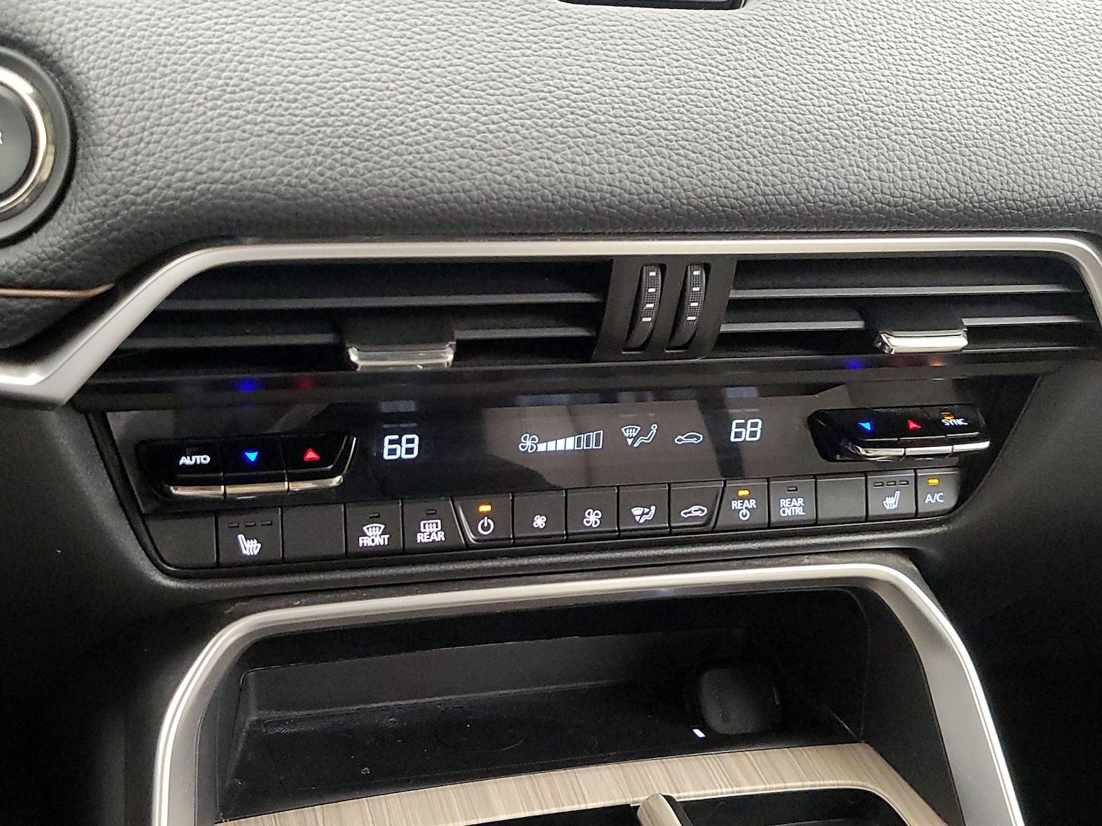 2024 Mazda CX-90 Premium Package - Photo 18