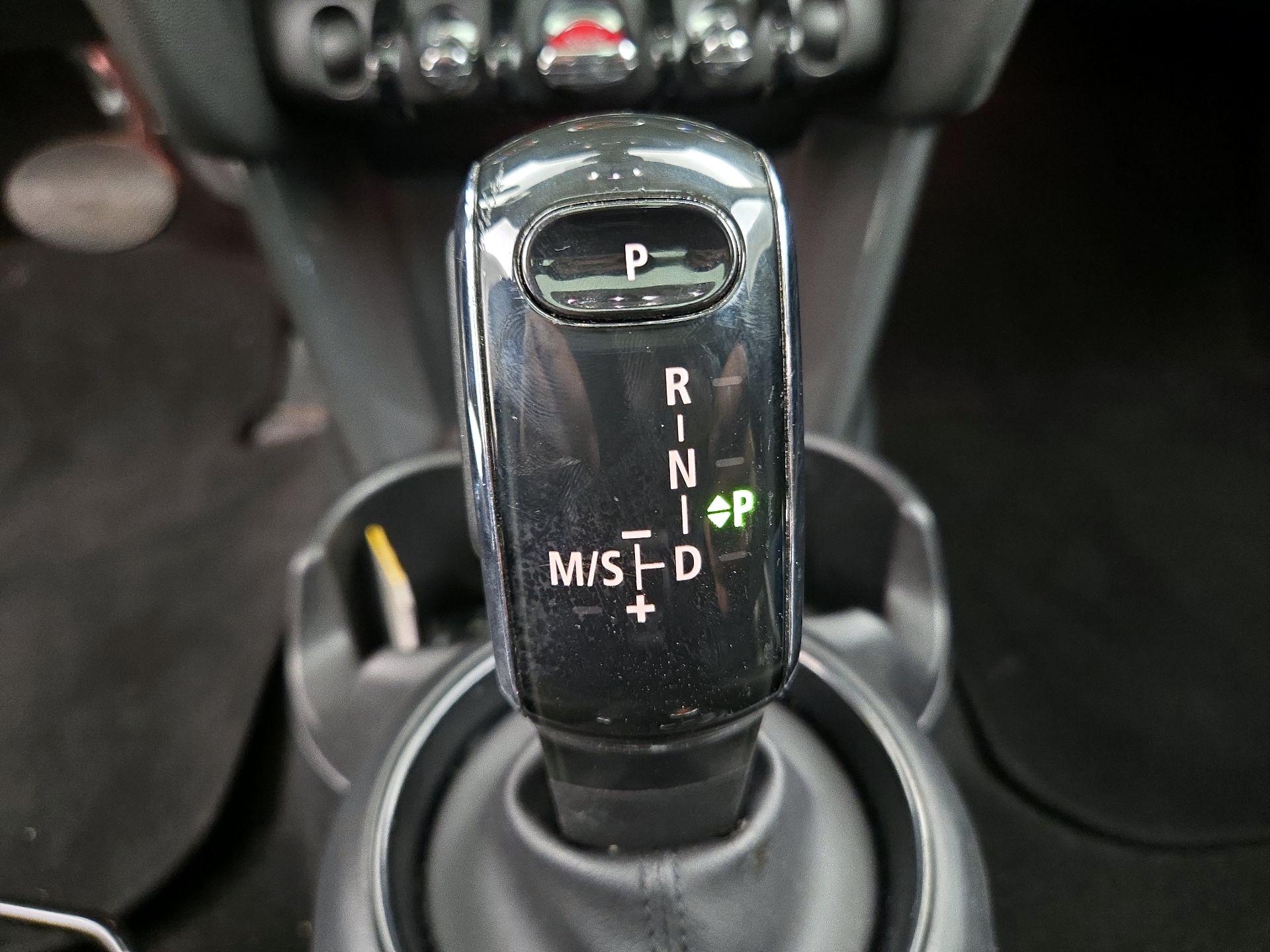 Thumbnail: 2020 MINI Cooper Hardtop - 17