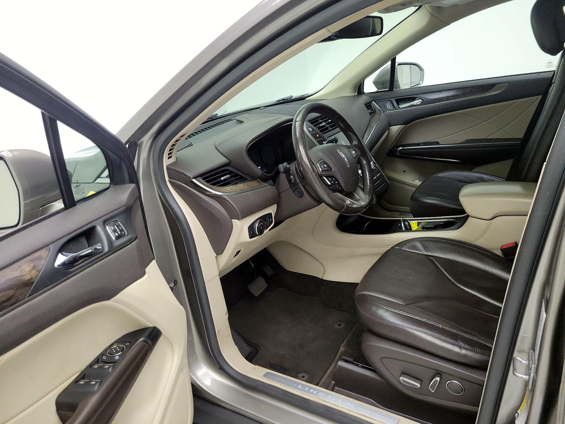 Thumbnail: 2017 Lincoln MKC - 9