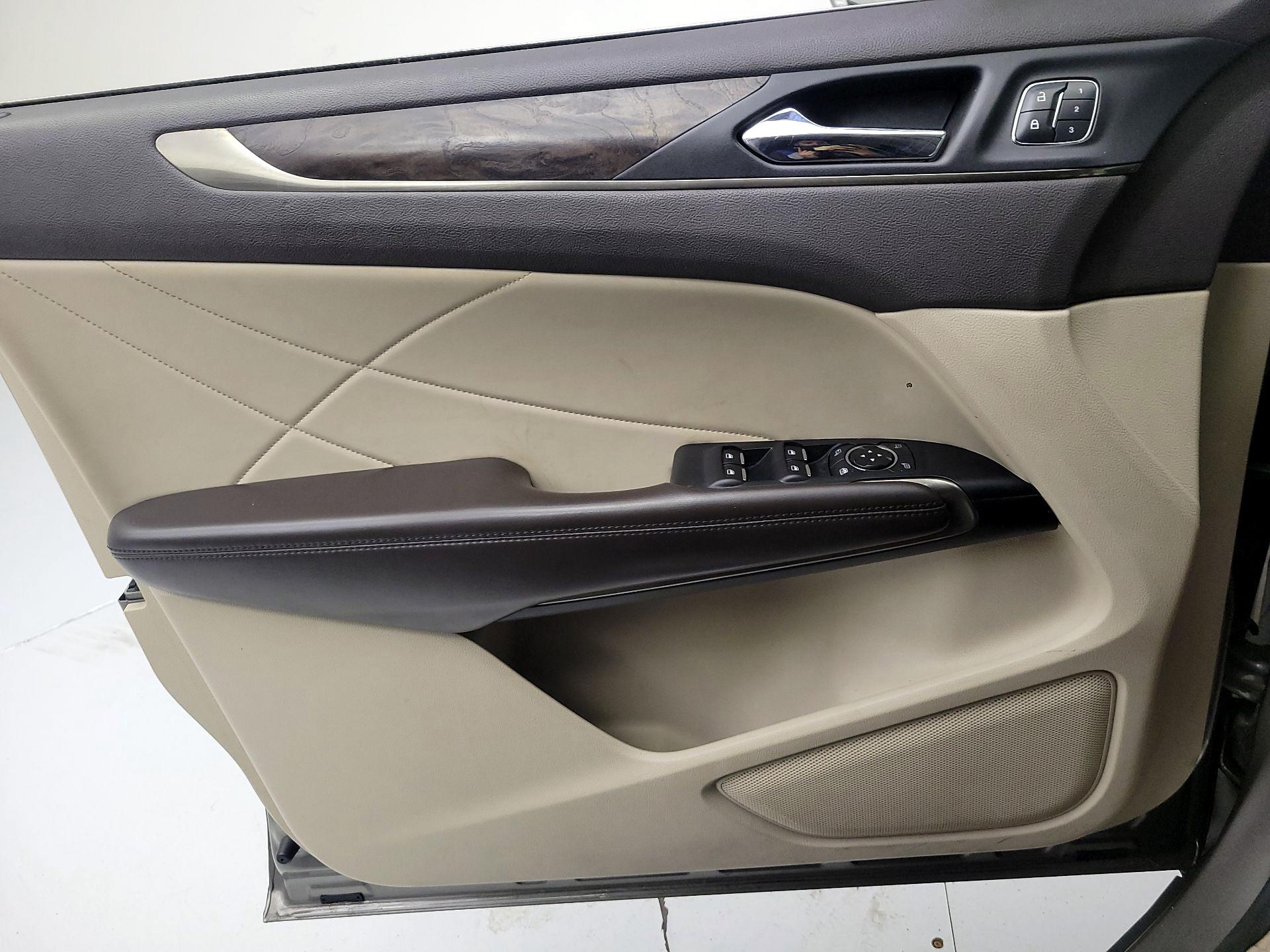 Thumbnail: 2017 Lincoln MKC - 10