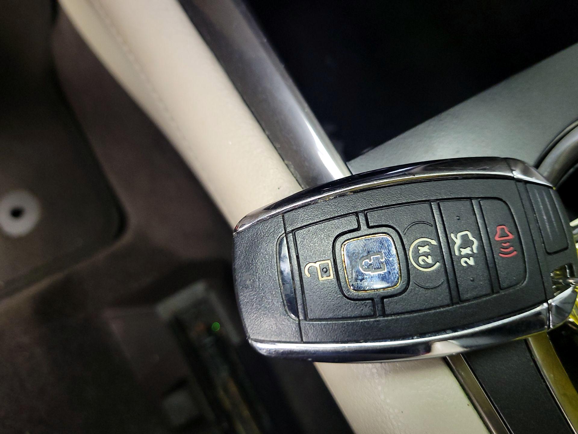 Thumbnail: 2017 Lincoln MKC - 20