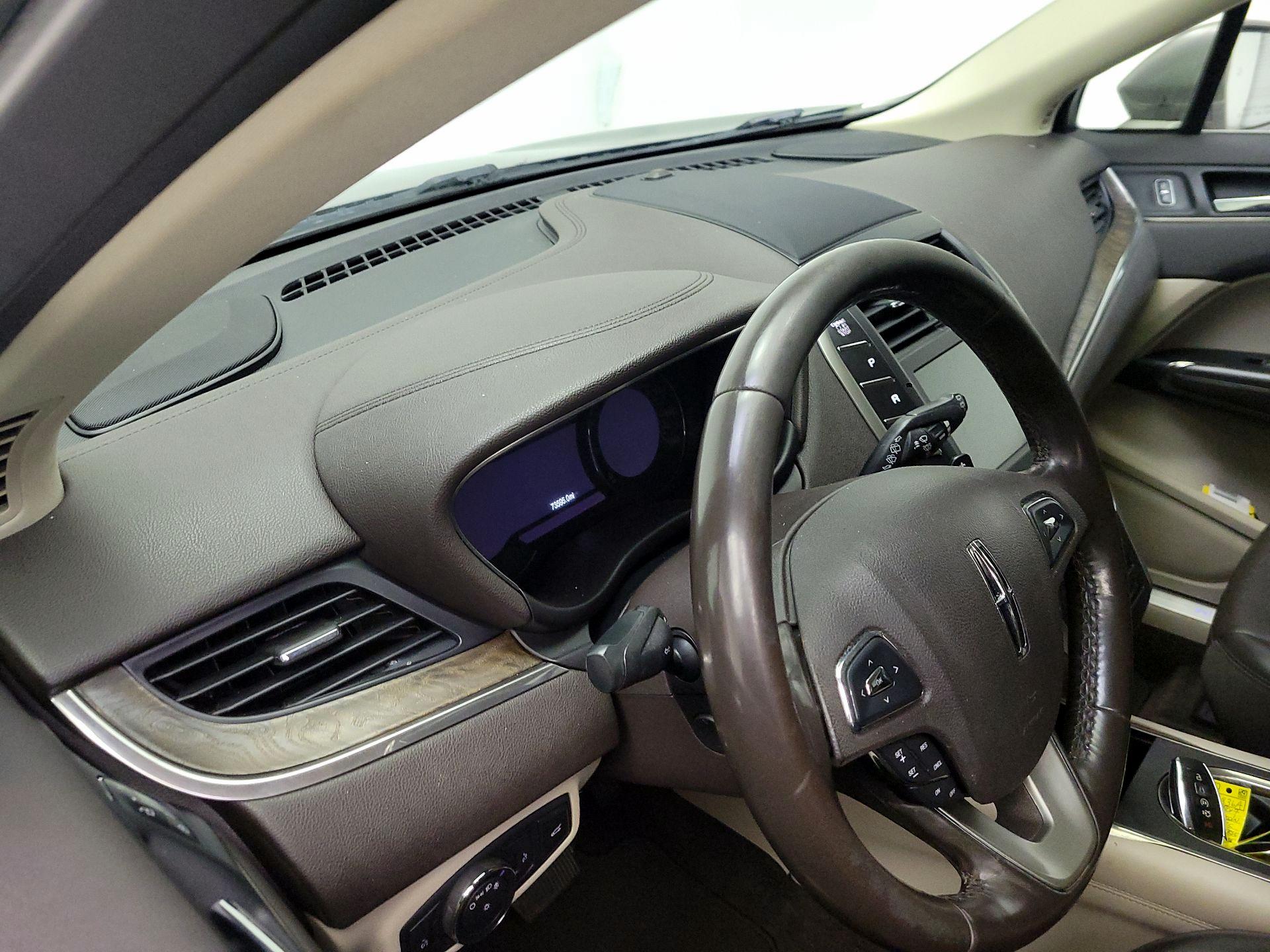 Thumbnail: 2017 Lincoln MKC - 8