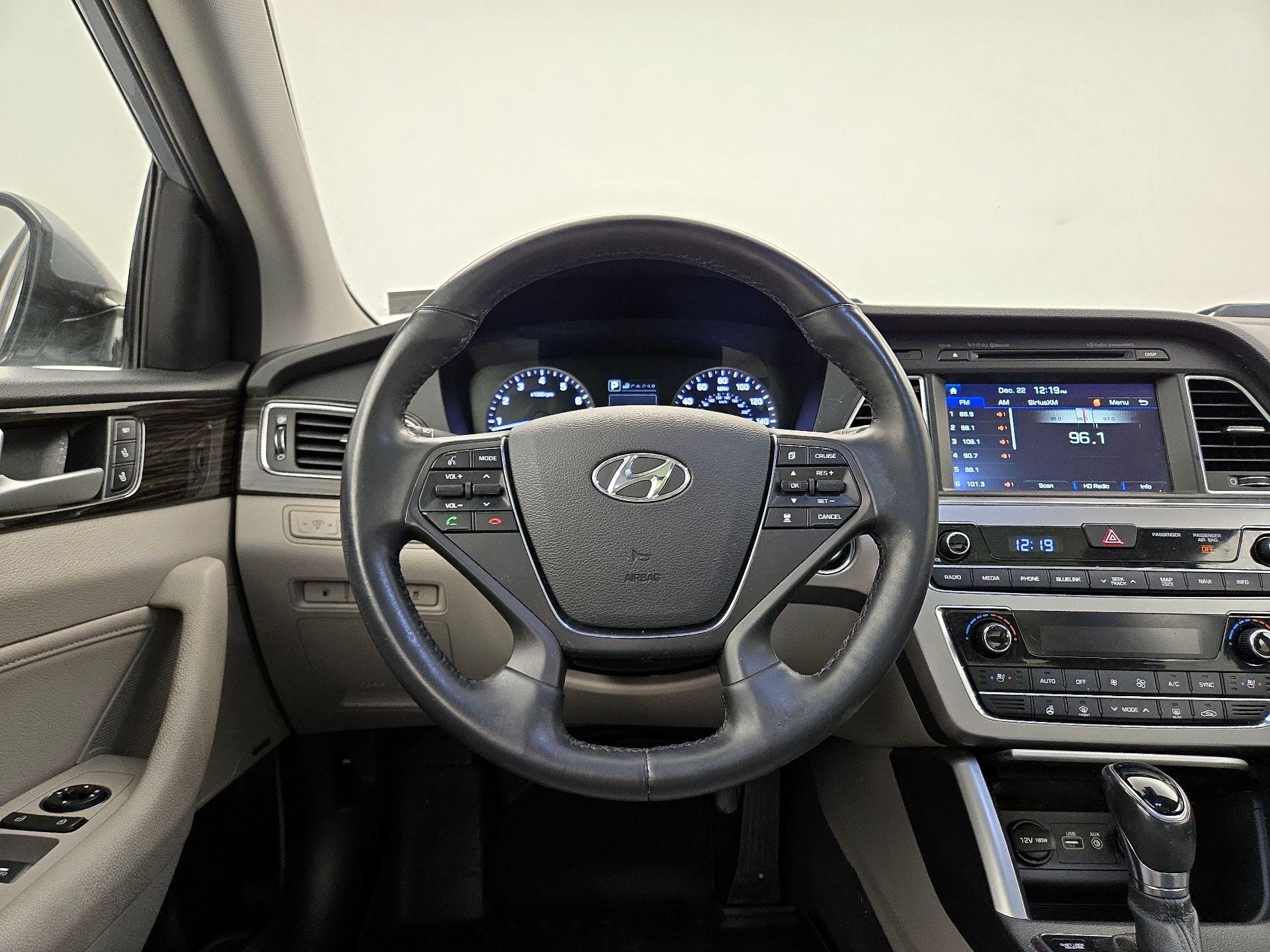 Thumbnail: 2016 Hyundai Sonata - 10
