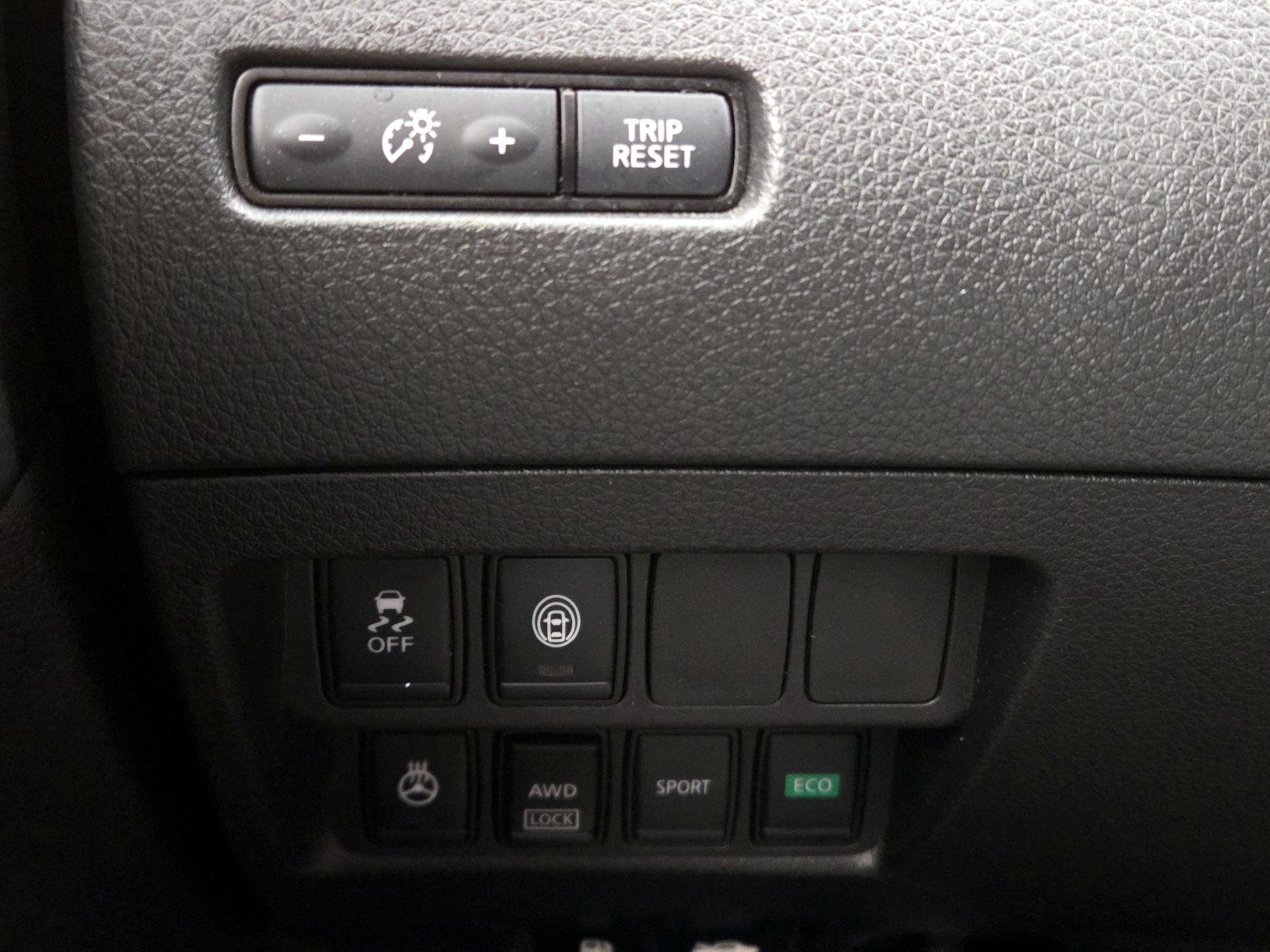 Thumbnail: 2020 Nissan Rogue Sport - 13