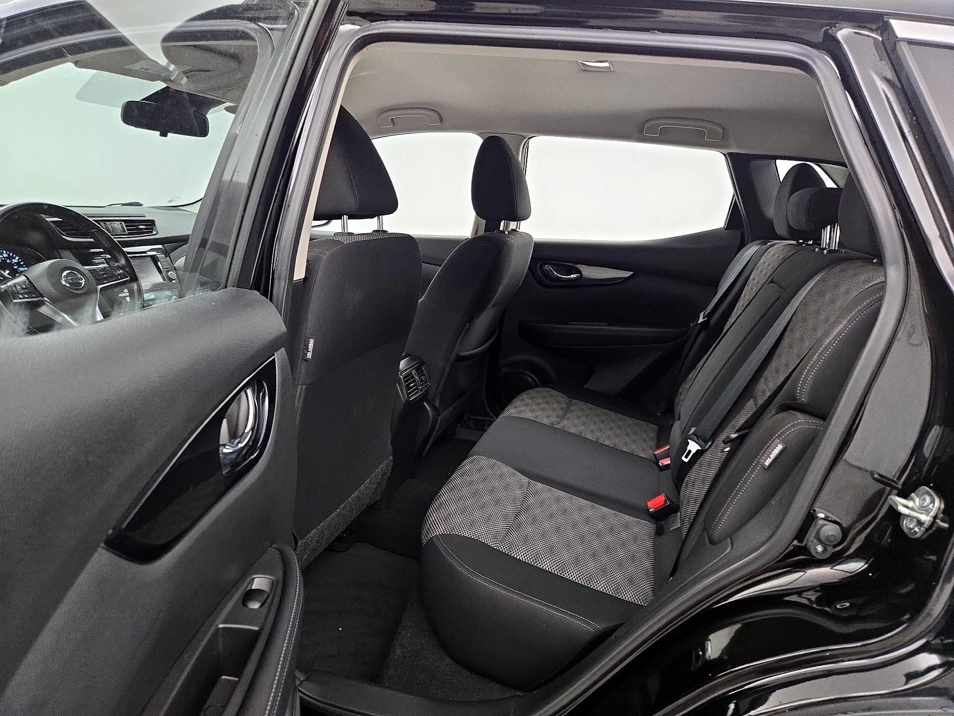 Thumbnail: 2020 Nissan Rogue Sport - 19