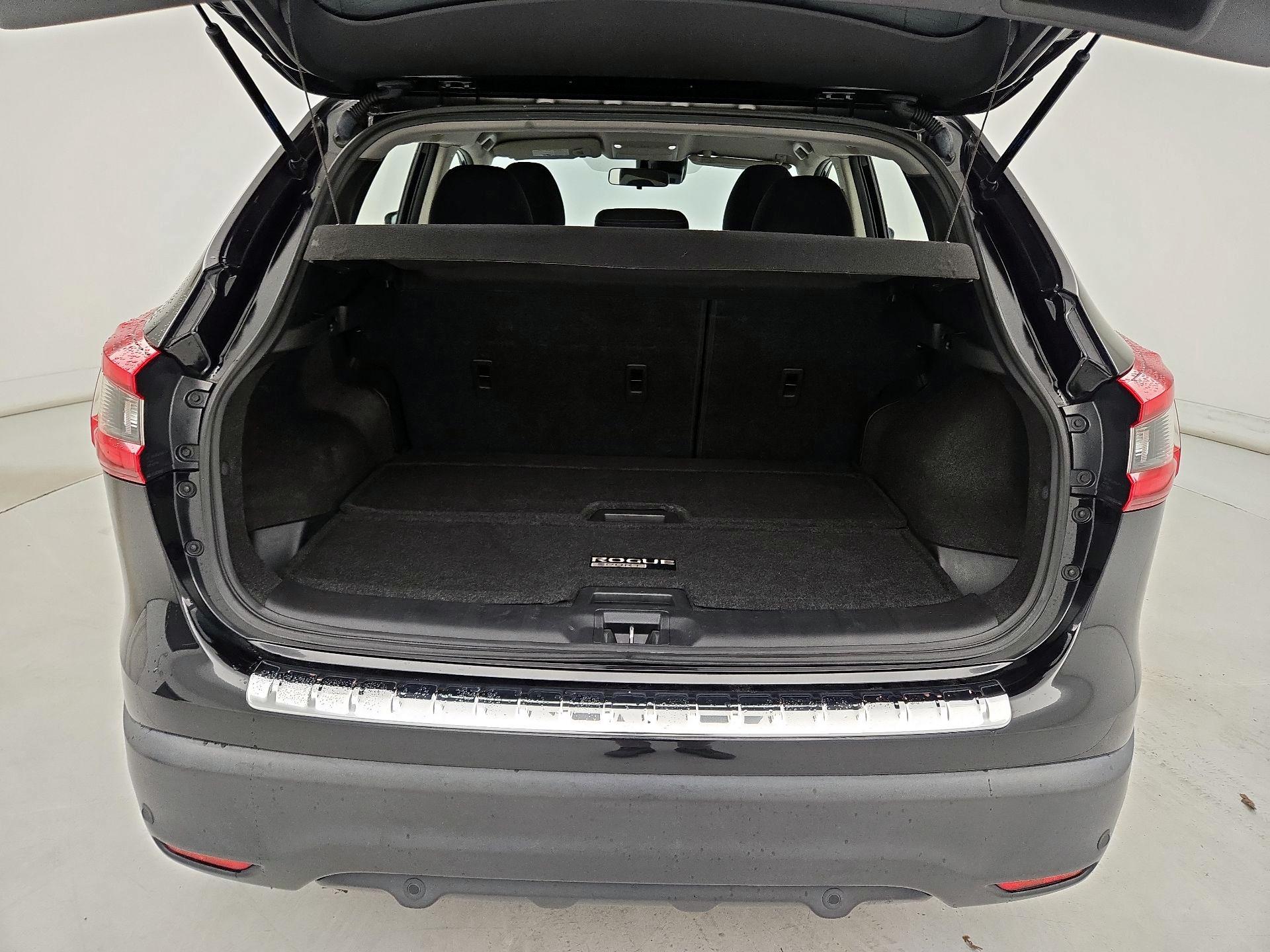 Thumbnail: 2020 Nissan Rogue Sport - 20