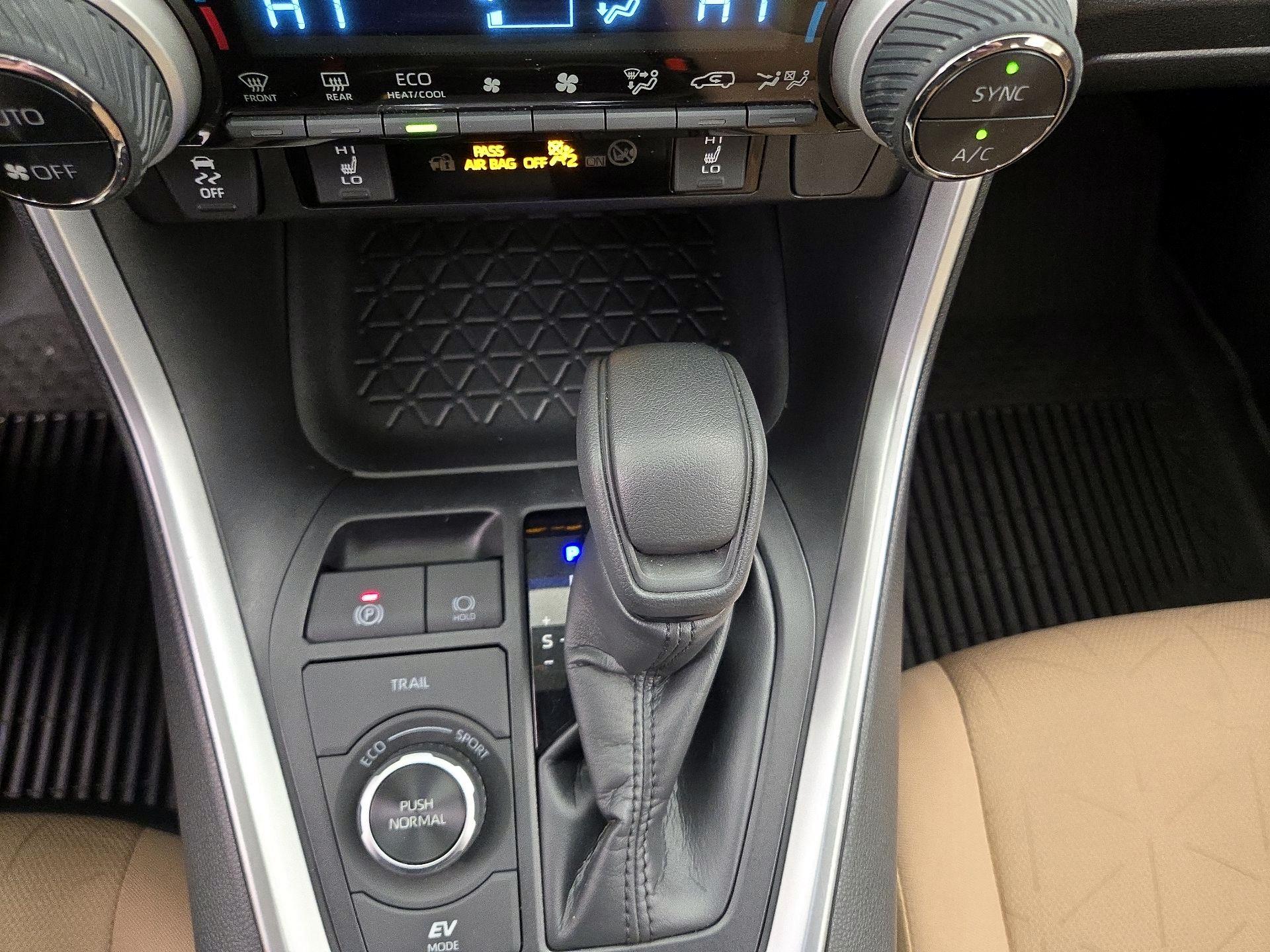 Thumbnail: 2024 Toyota RAV4 - 17