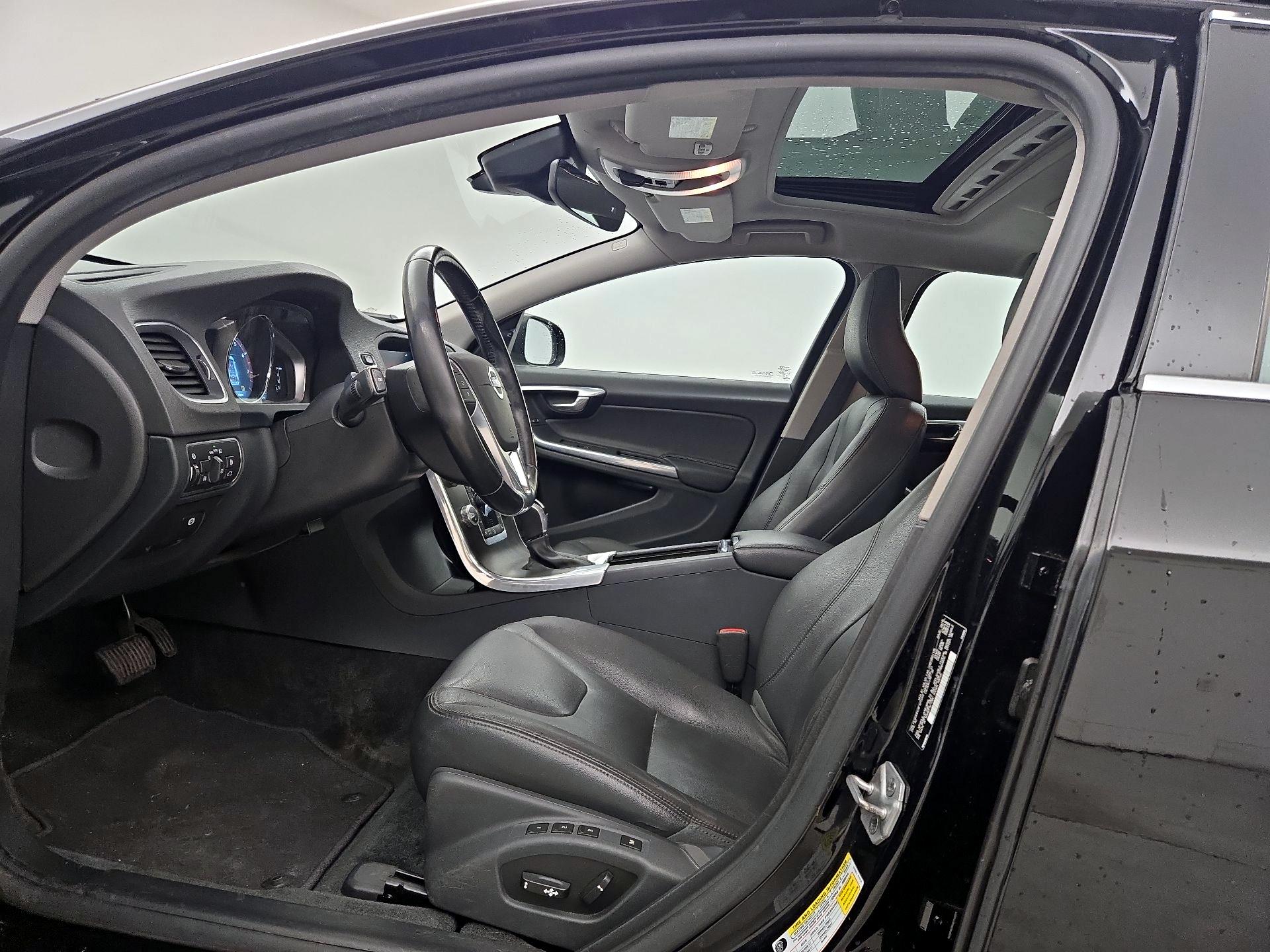 Thumbnail: 2015 Volvo V60 - 11