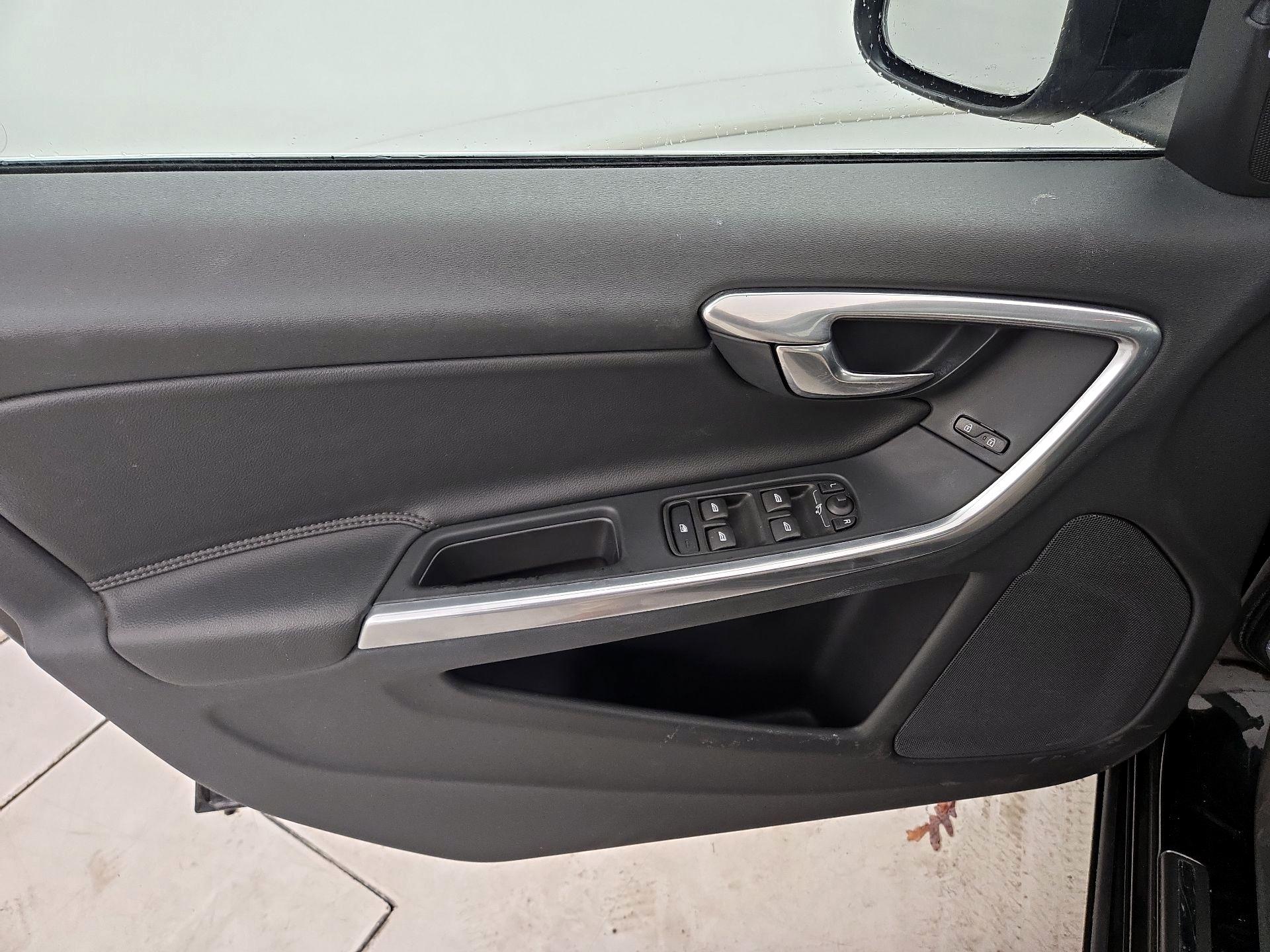 Thumbnail: 2015 Volvo V60 - 12