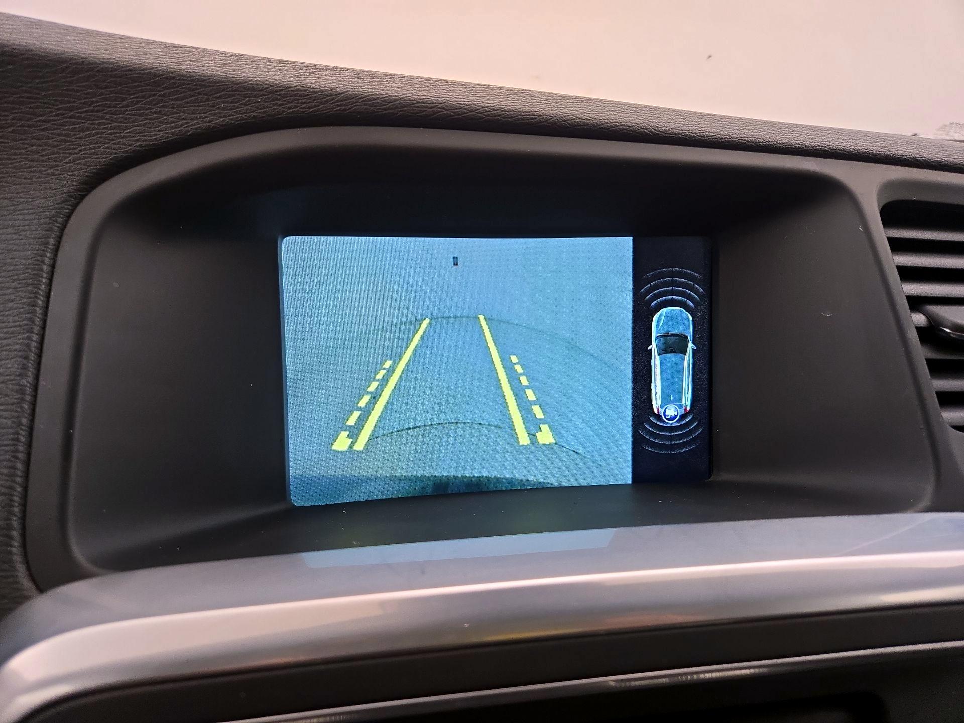 Thumbnail: 2015 Volvo V60 - 14