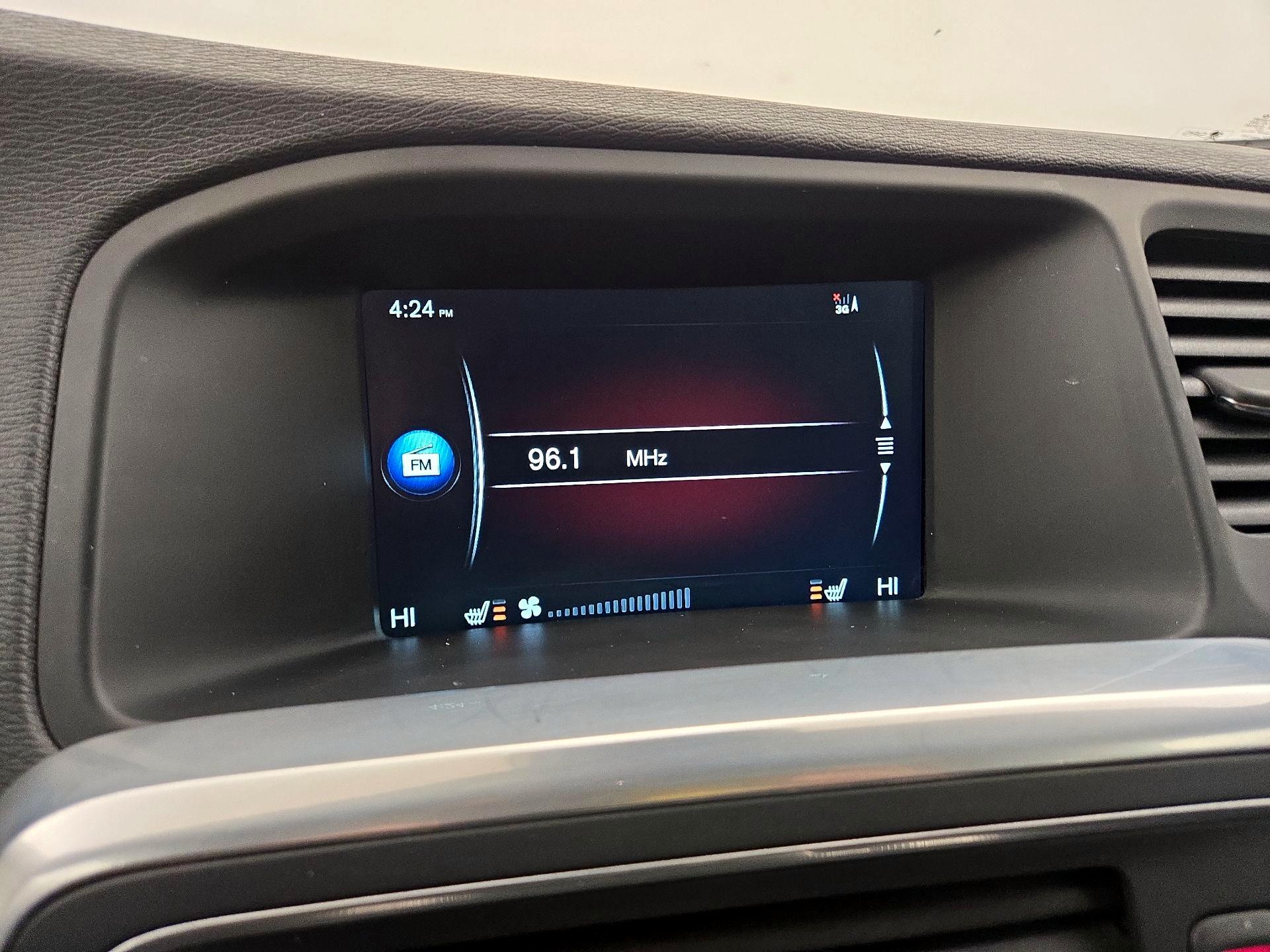 Thumbnail: 2015 Volvo V60 - 15